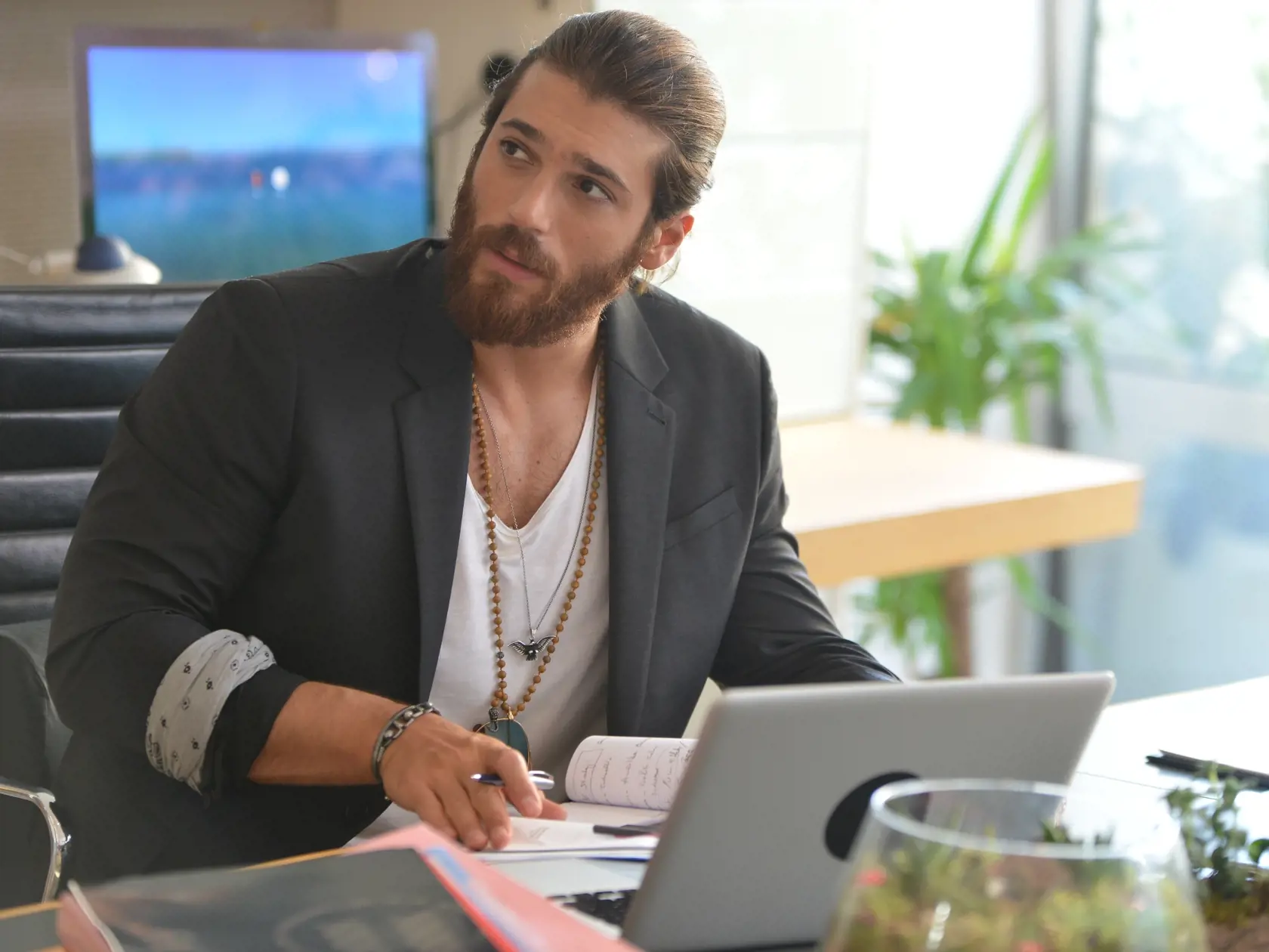 Can Yaman zo seriálu S hlavou v oblakoch