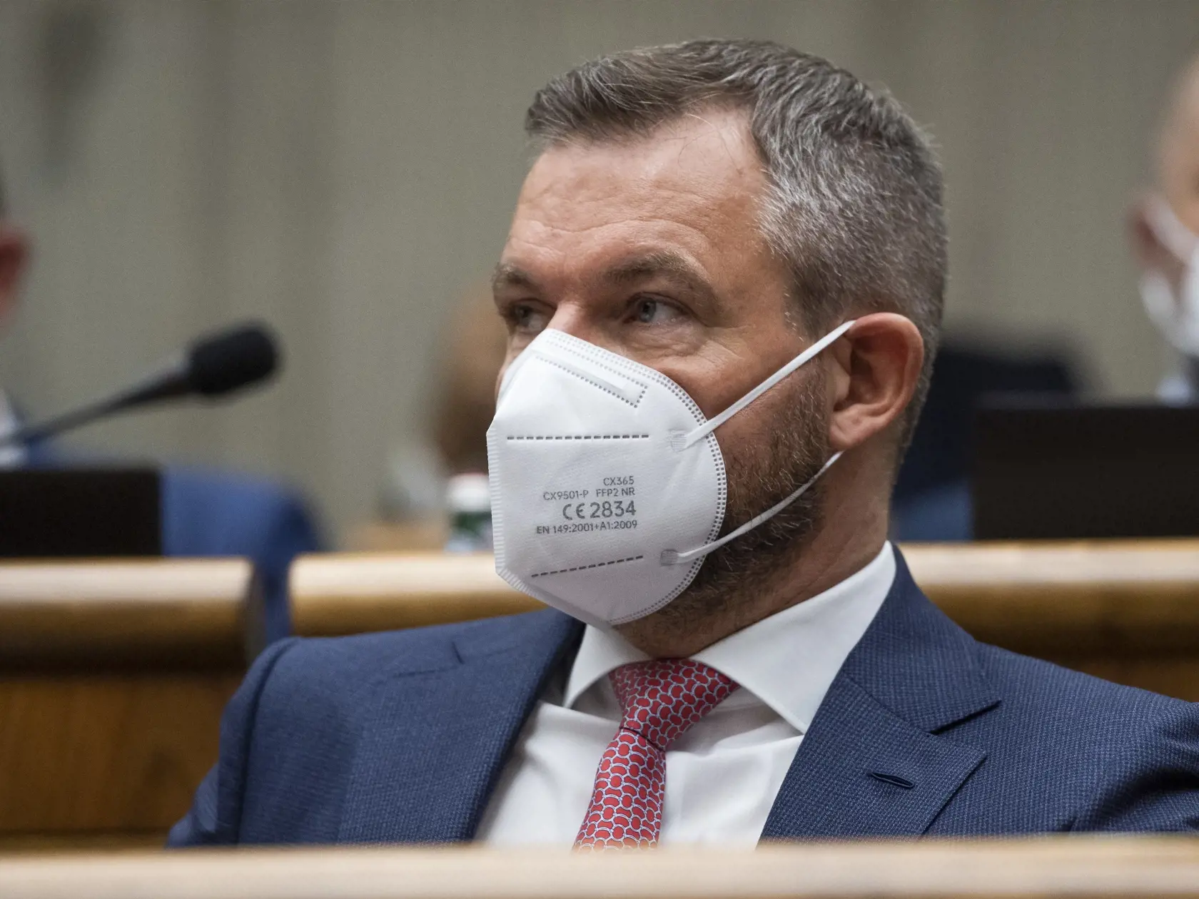"Obavám sa, že keď to takto bude pokračovať, tak terčom politiky Hlasu nebude súčasná vládna koalícia, ale Smer – sociálna demokracia," povedal Fico.