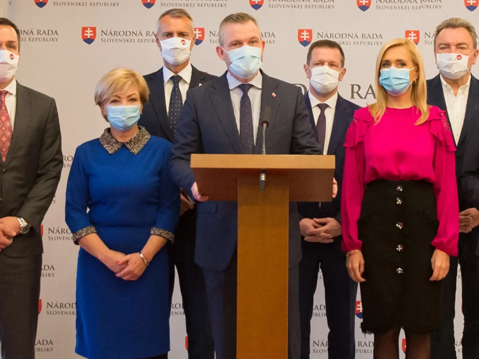 Pripomína chaos a rozklad v polícii, verejných financiách či v boji s pandémiou.