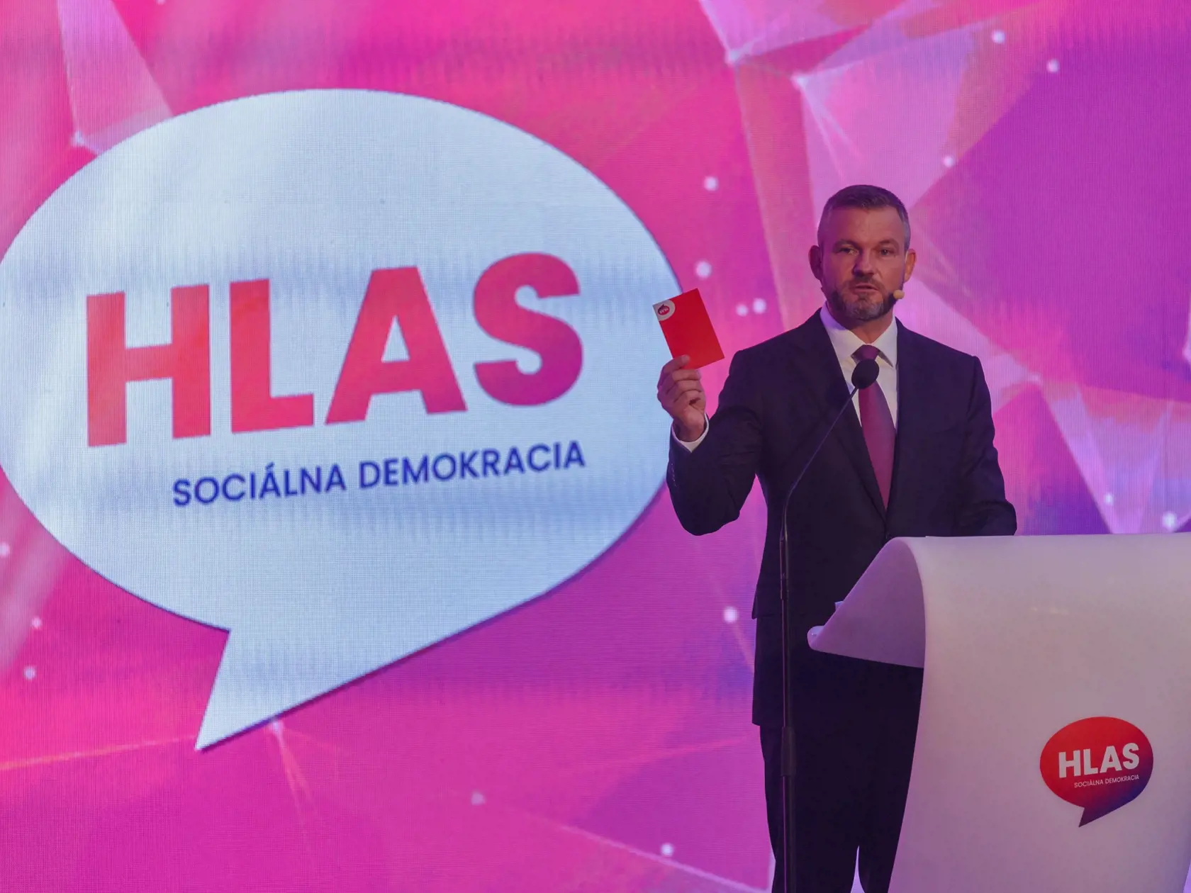Fico vyzval politikov Hlasu na okamžité otvorenie takýchto rozhovorov, "pretože to je nielen logické a prirodzené, ale sa to od nás aj očakáva"