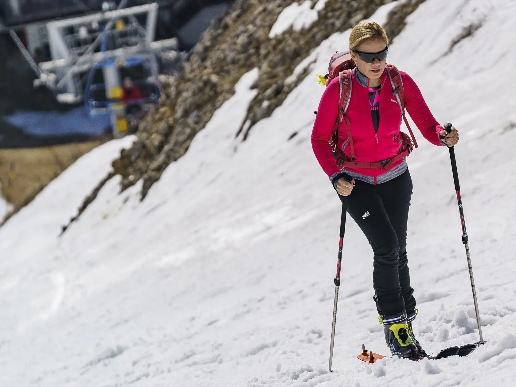 Denisa Saková počas skialpového výstupu na Chopok.