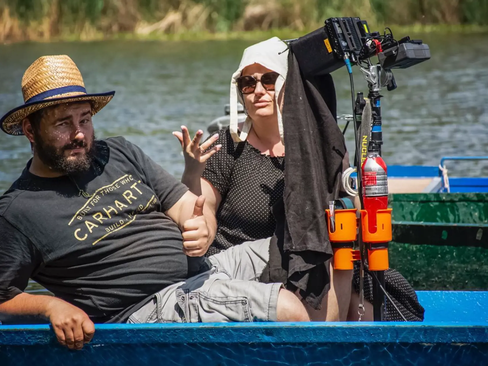 Petra Polnišová a jej špeciálna tašková ochrana hlavy pred slnkom.
