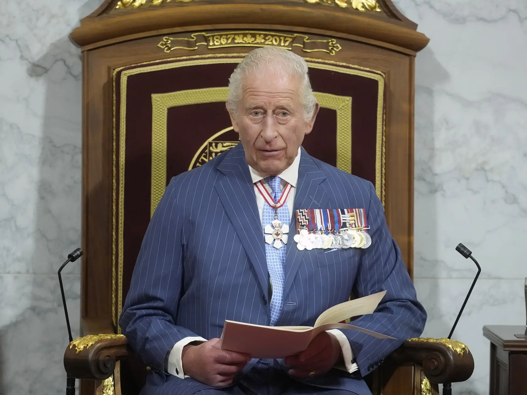 Britský kráľ Karol III. hovorí na ustanovujúcom zasadnutí novozvoleného parlamentu v Ottawe 27. mája 2025.
