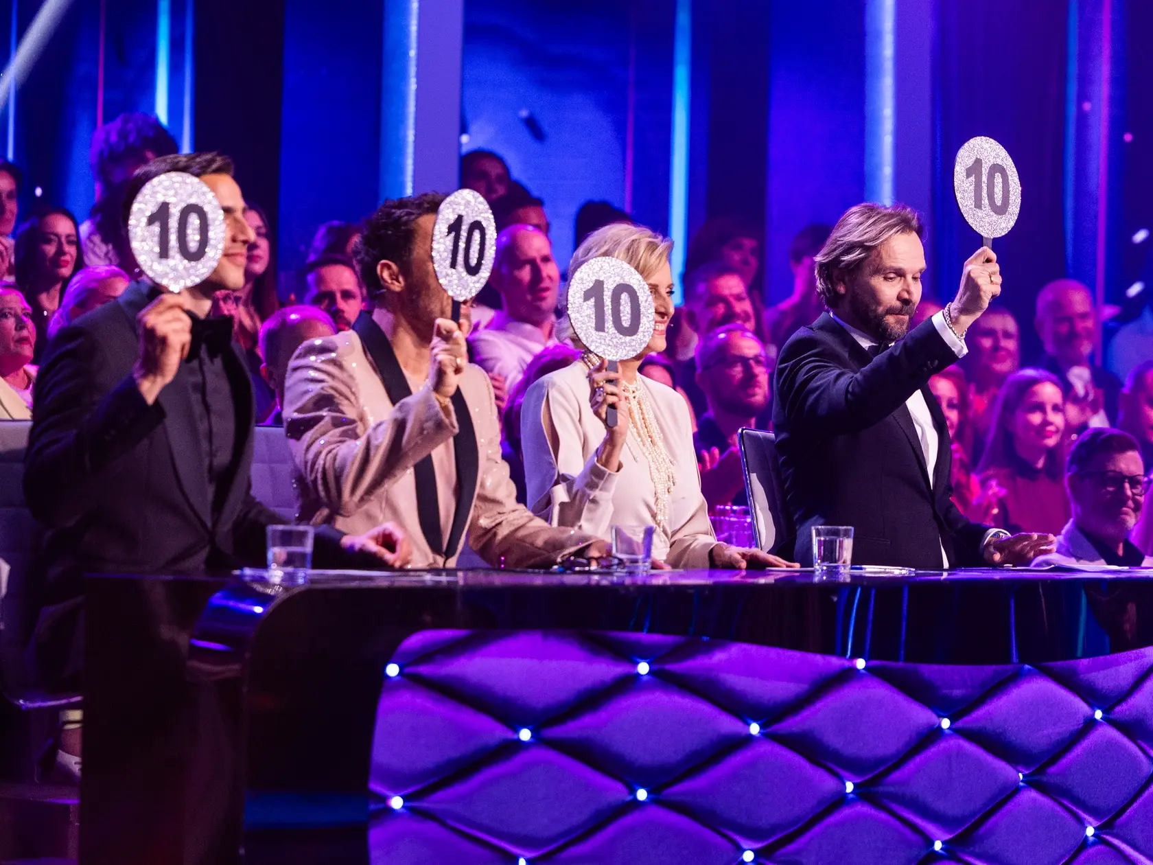 Porota Ján Ďurovčík, Tatiana Drexler, Adam Bardy a Leoš Mareš počas deviateho kola Let's dance 2025.