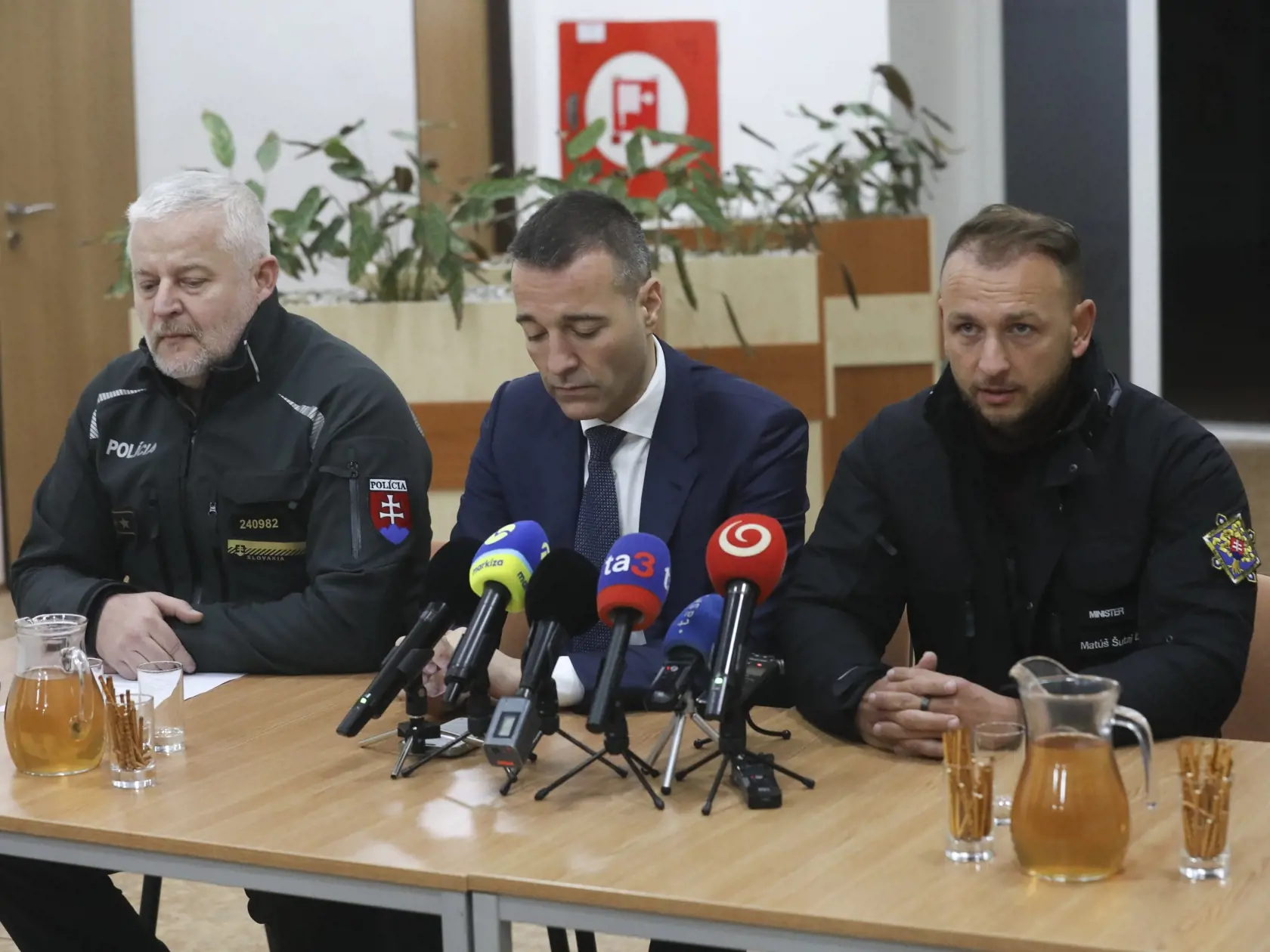 Na snímke je Spišská Stará Ves, kde sa udial útok nožom v miestnom gymnáziu a následná TK ministrov.
Policajný prezident Ľubomír Solák,,  Šutaj Eštók, Tomáš Drucker