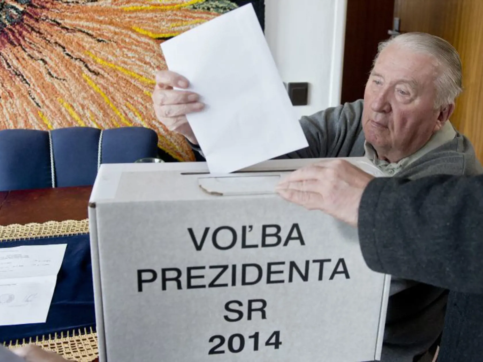 Druhé kolo prezidentských volieb 2014: Svoj hlas odovzdal aj Michal Kováč.