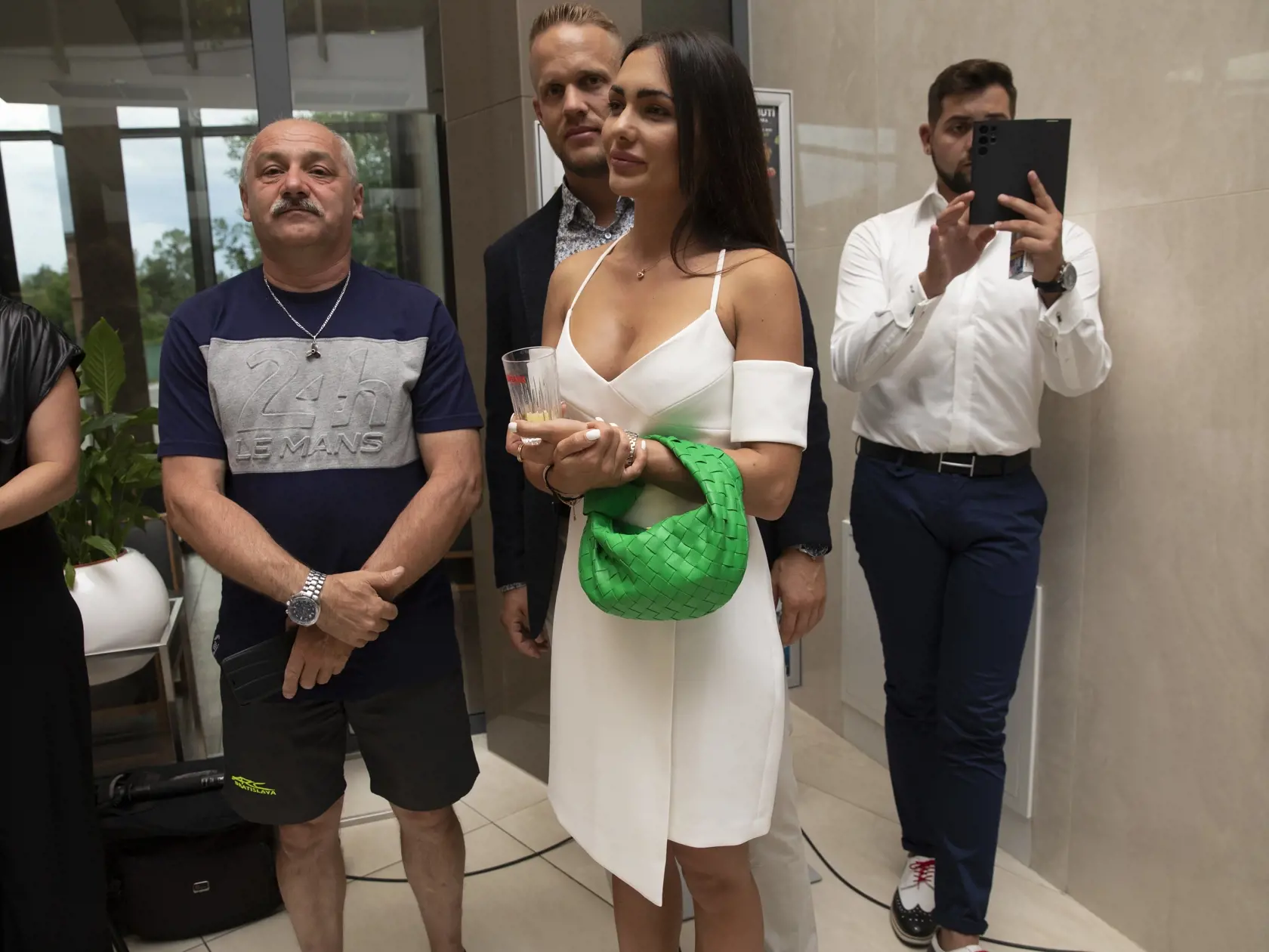 Na snímke je slovenský pretekár Miroslav Konôpka s priateľkou na otvorení sezóny na termálnom kúpalisku.