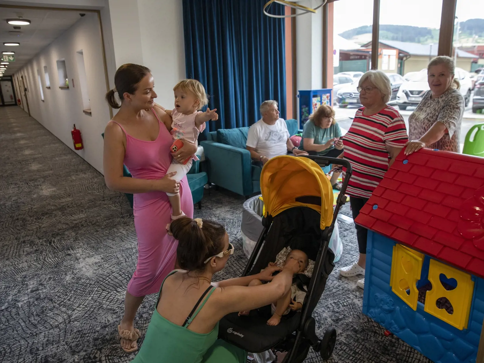 Na snímke sú Veronika Nízlová a Daniela Nízlová na zahájení letnej sezóny.