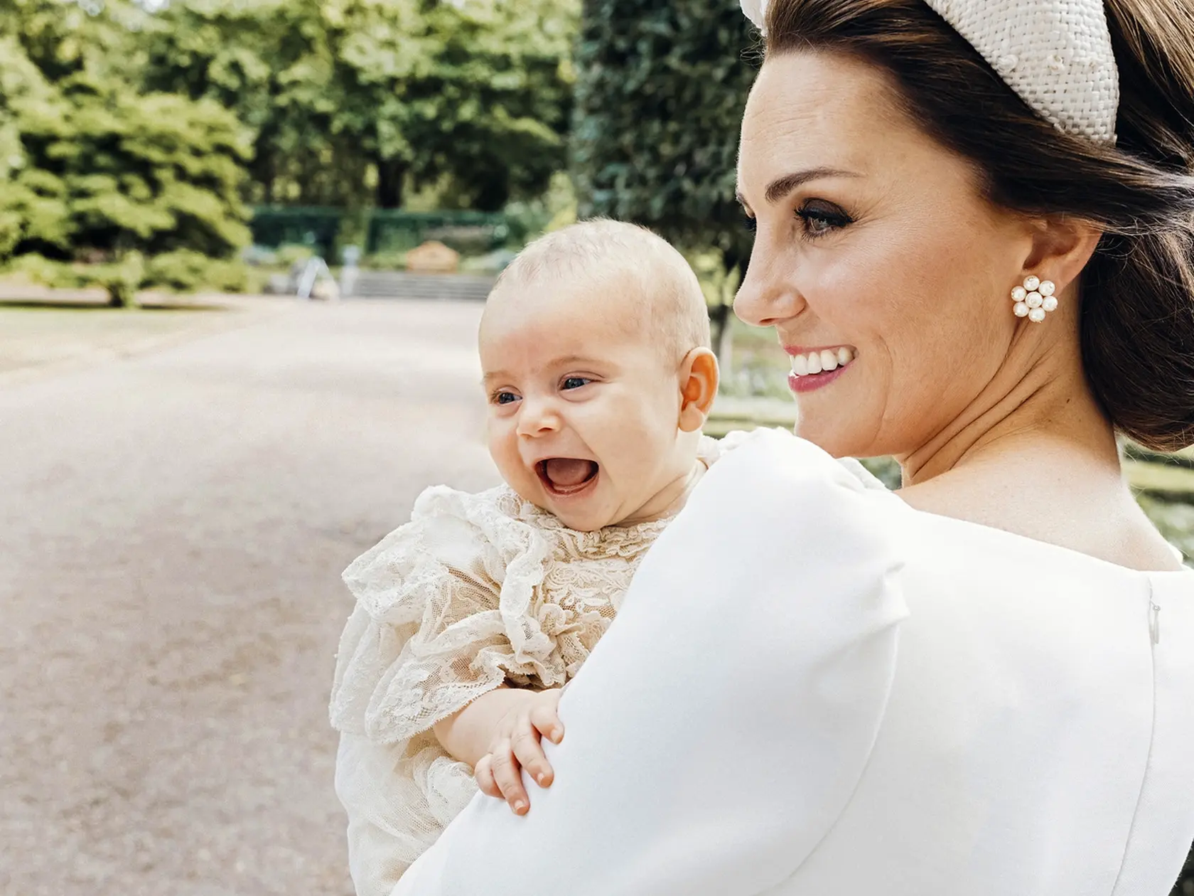 Kate (36) a princ Louis (3 mes.) sa boli na krstinách takíto vysmiati.