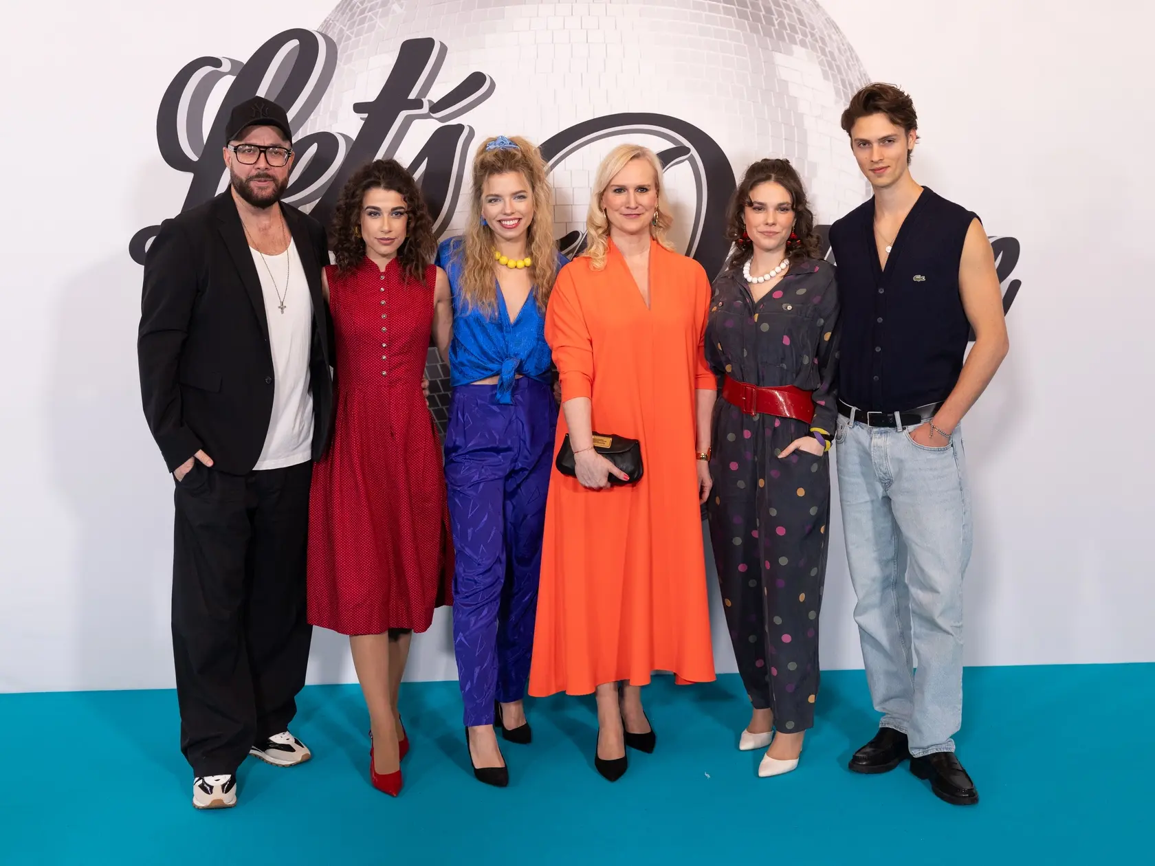 Na snímke Michal Borec, Adriána Brnčalová, Kristína Sisková, Andrea Macáková, Paula Lopatovská, Kristián Macháček počas šiesteho kola Let's dance 2025.