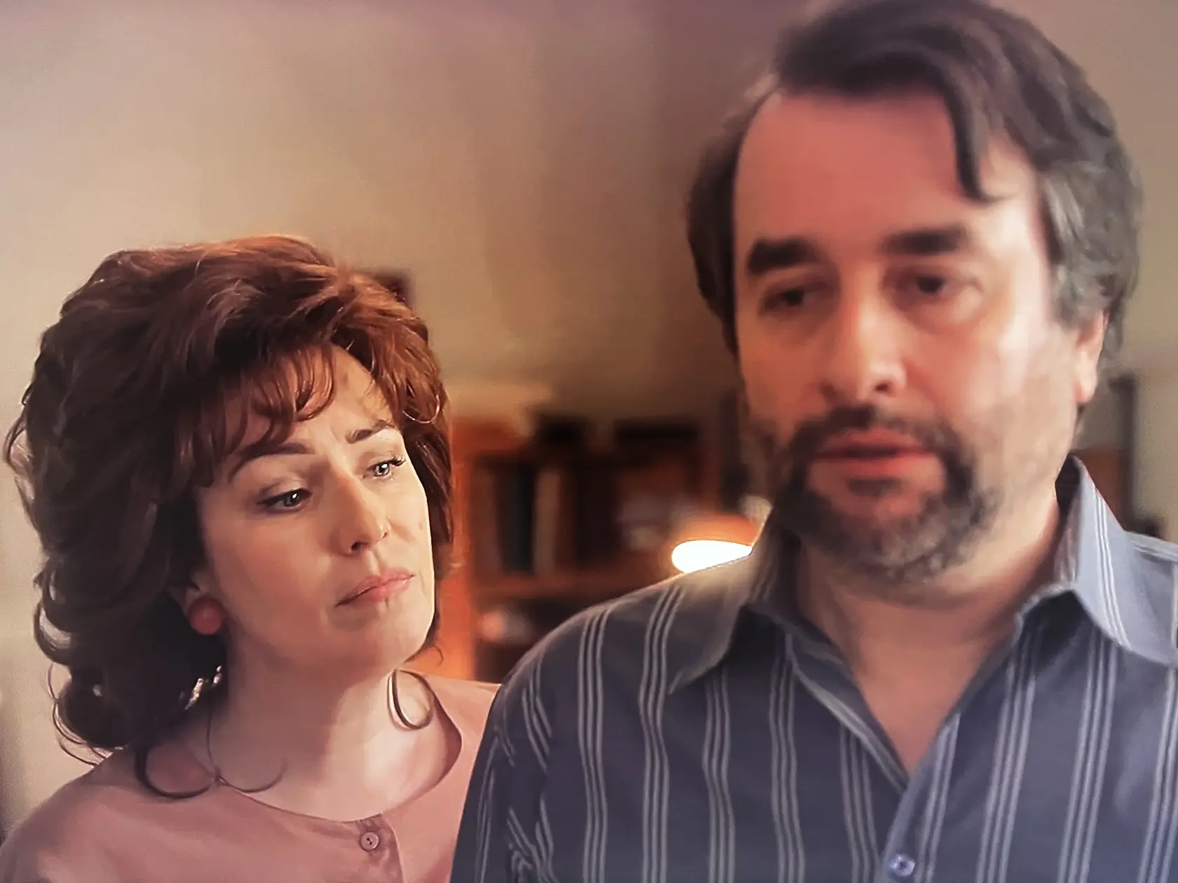 V Seriáli Sľub sa Soňa Norisová vďaka parochni ponáša na televíznu legendu Saskiu Burešovú. Ako prvý si to všimol Vladimír Kobielský.