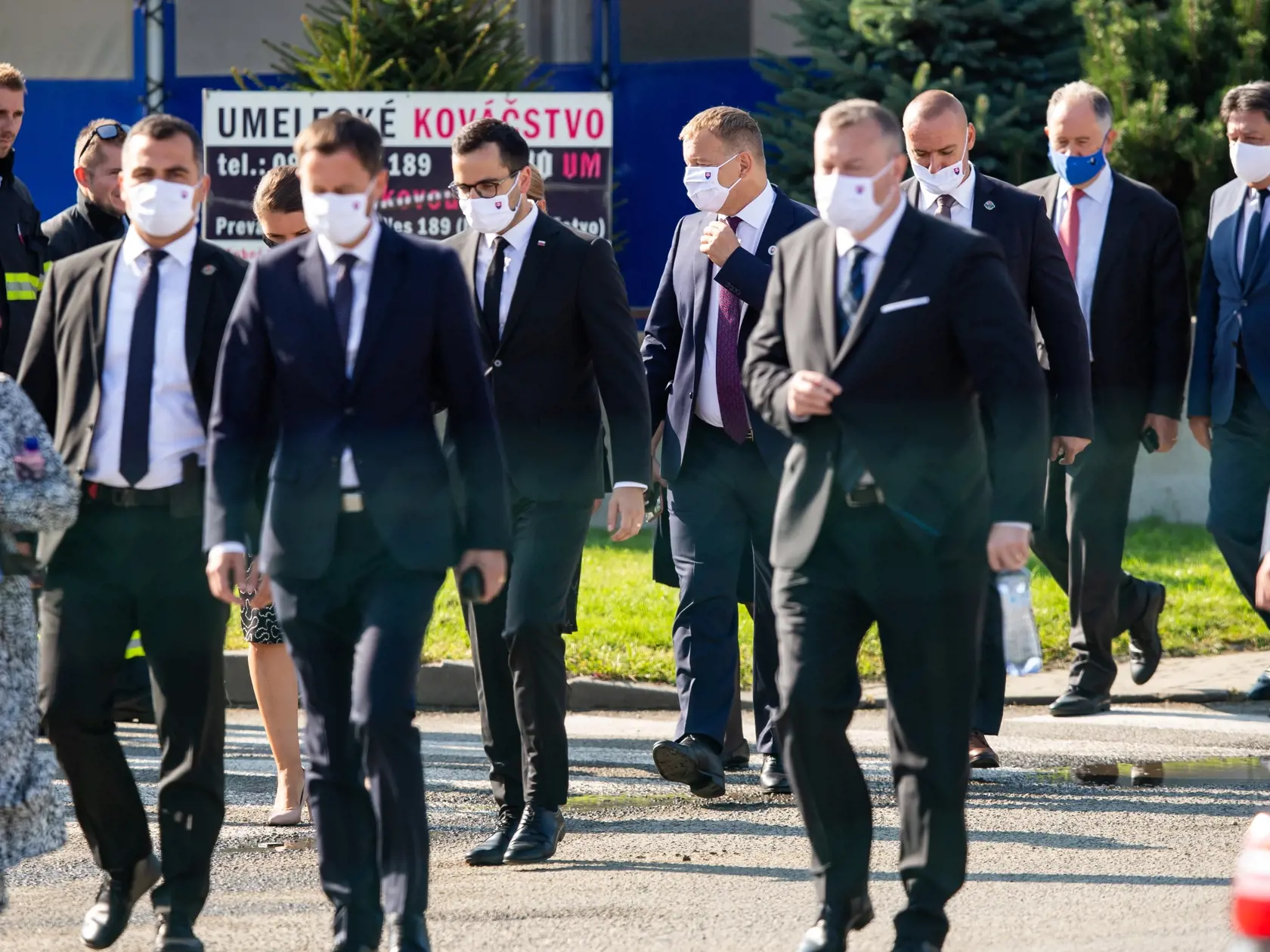 Podľa zdroja denníka Plus JEDEN DEŇ, novými členmi poslaneckého klubu Sme rodina máju byť najmä odídenci zo ĽSNS, a to Jozef Šimko, Ján Podmanický, Tomáš Taraba a Štefan Kuffa.
