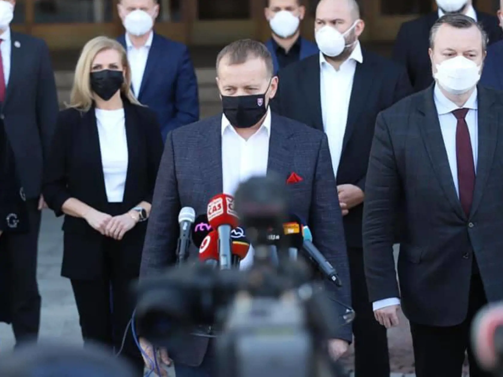 Sme rodina na tlačovej konferencii.