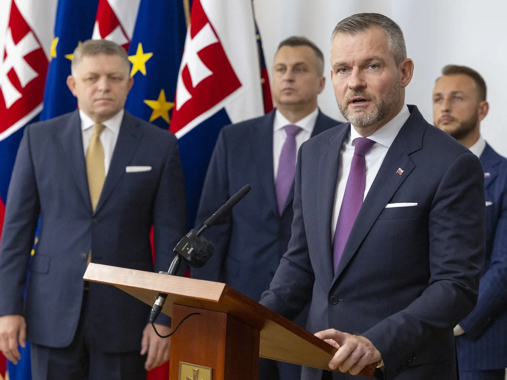 Koaličná zmluva sa podpisovala 16.10.2023. Bude sa teraz otvárať?