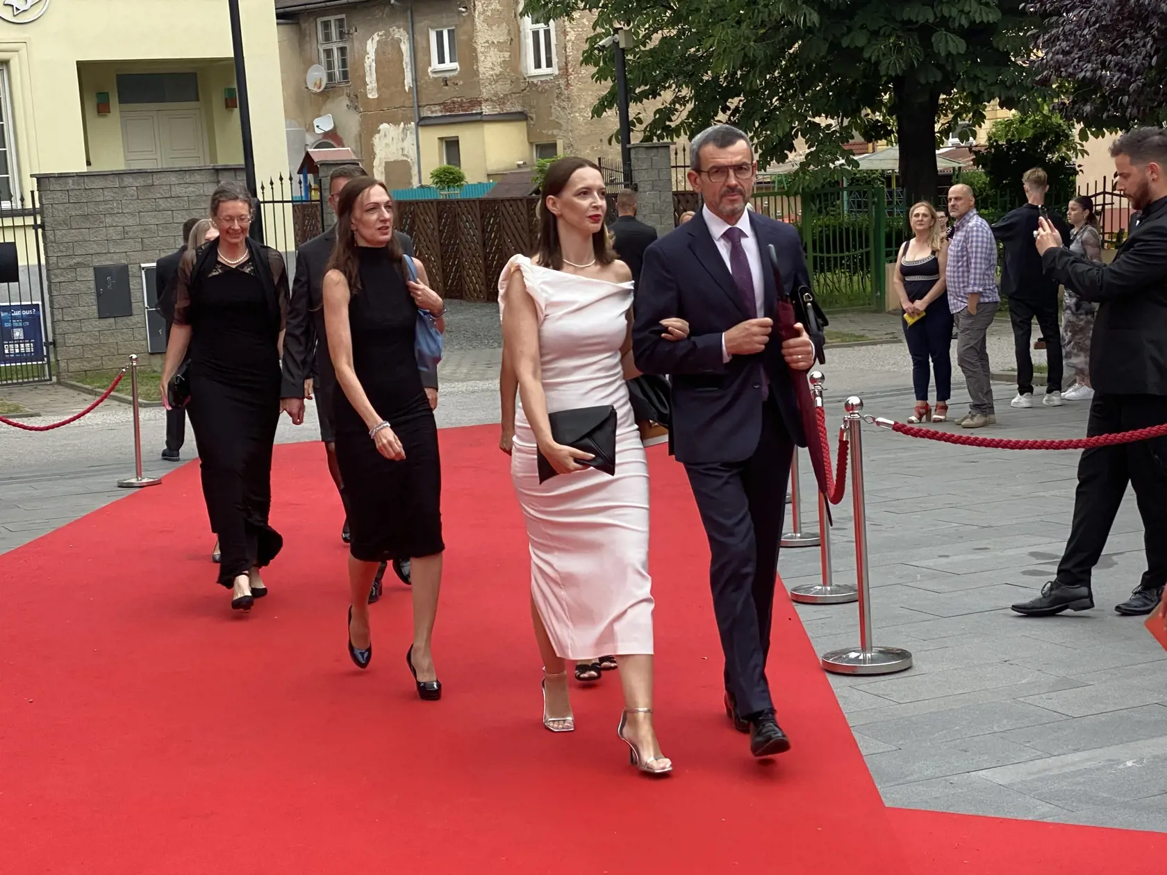 Príchod hostí na záverečný ceremoniál 30. ročníka medzinárodného festivalu Art Film Košice, na ktorom odovzdali ceny držiteľom honorárnych ocenení - Sergejovi Loznicovi, Antónii Liškovej a Marošovi Kramárovi a vyhlásili víťazov jednotlivých súťaží.