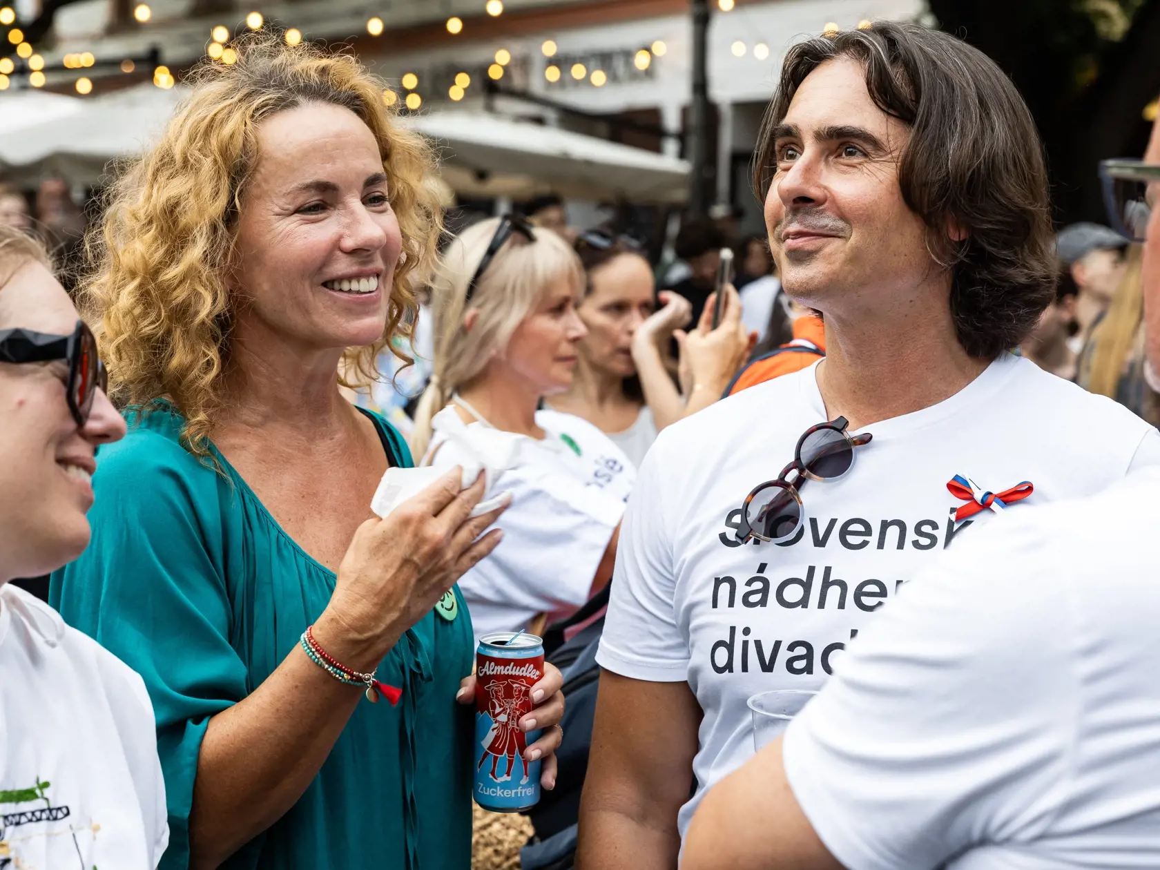 Protest proti krokom ministerstva kultúry v Bratislave. Na snímke Diana Mórová a Matej Drlička. 