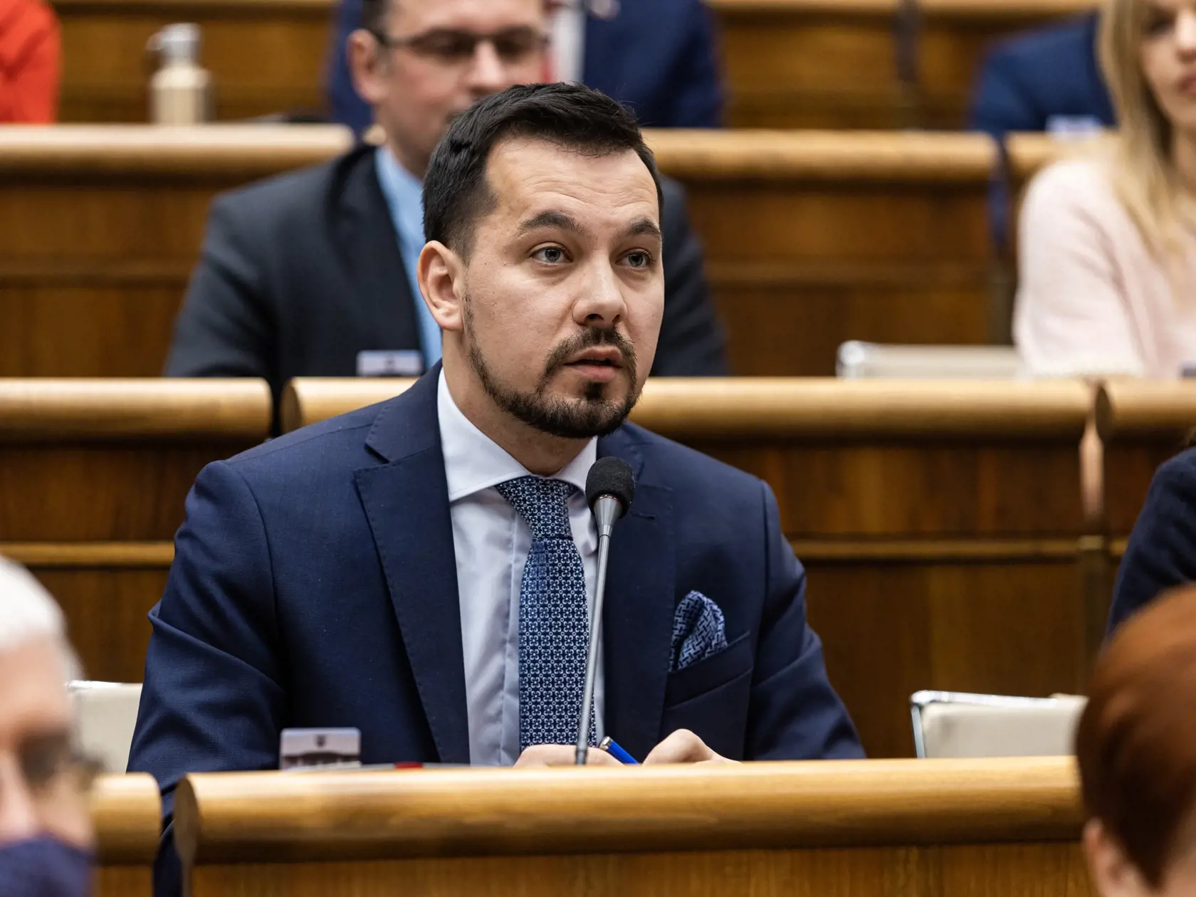 Rokovanie parlamentu o vyslovení nedôvery súčasnej vláde. Na snímke Juraj Šeliga.