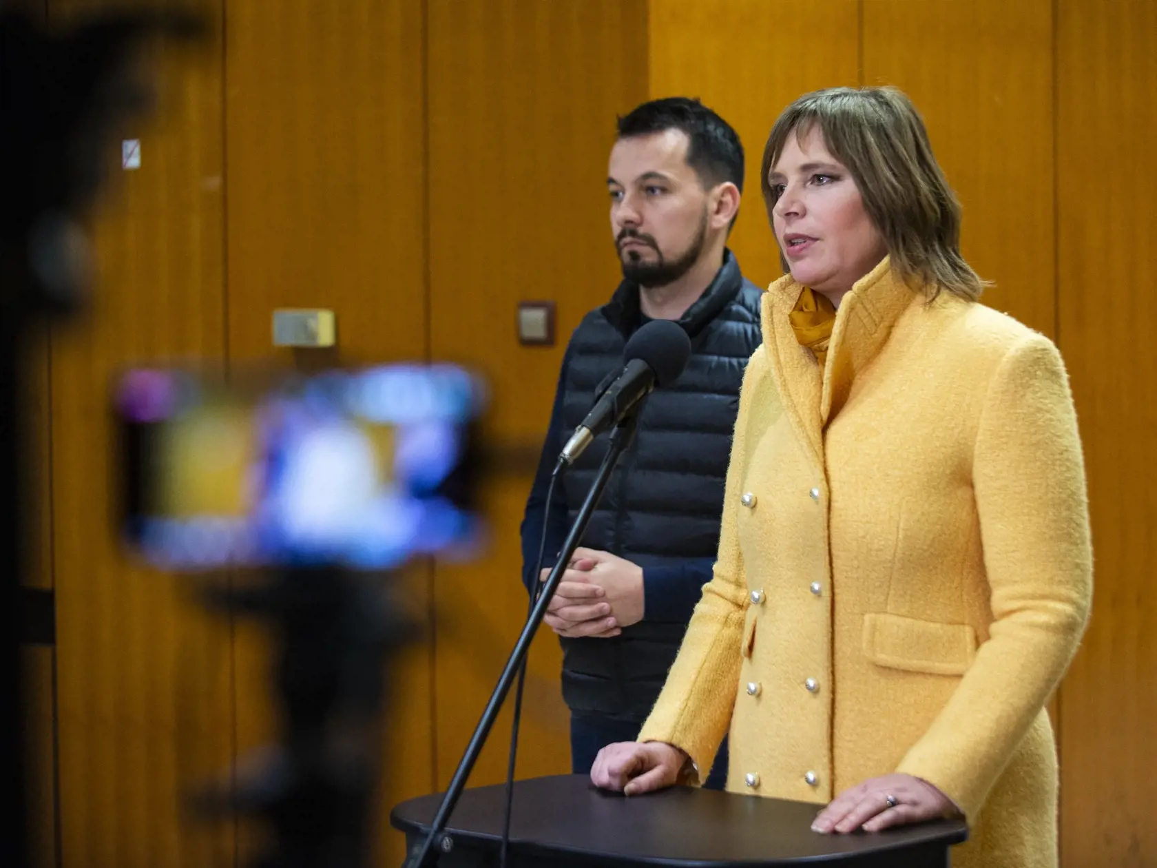 Predsedníčka strany Za ľudí Veronika Remišová a poslanec NRSR Juraj Šeliga (nezaradený) počas tlačovej konferencie po rokovaní dočasne povereného predsedu vlády Eduarda Hegera s predstaviteľmi OĽaNO, SaS, Sme rodina a Za ľudí 22. januára 2023 v Bratislave. FOTO TASR - Jakub Kotian