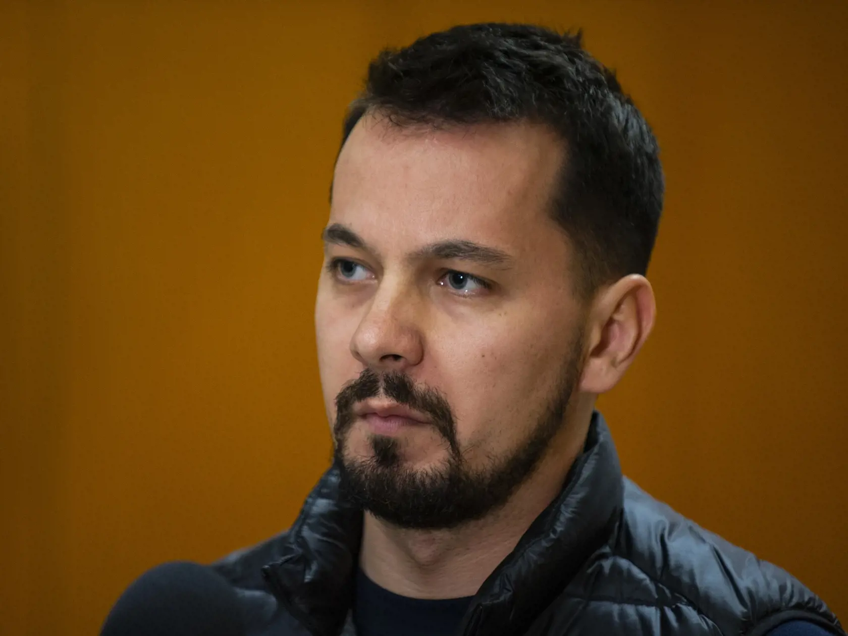 Na snímke poslanec NRSR Juraj Šeliga (nezaradený) počas tlačovej konferencie po rokovaní dočasne povereného predsedu vlády Eduarda Hegera s predstaviteľmi OĽaNO, SaS, Sme rodina a Za ľudí 22. januára 2023 v Bratislave. FOTO TASR - Jakub Kotian