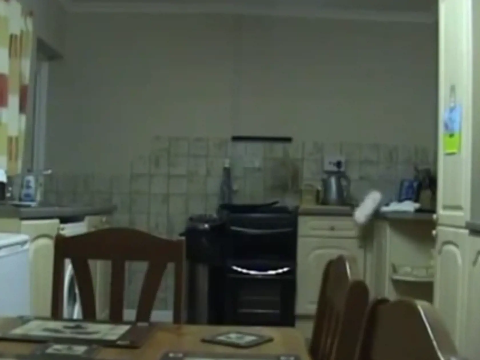 Muž tvrdí, že v jeho dome vyčíňa duch.