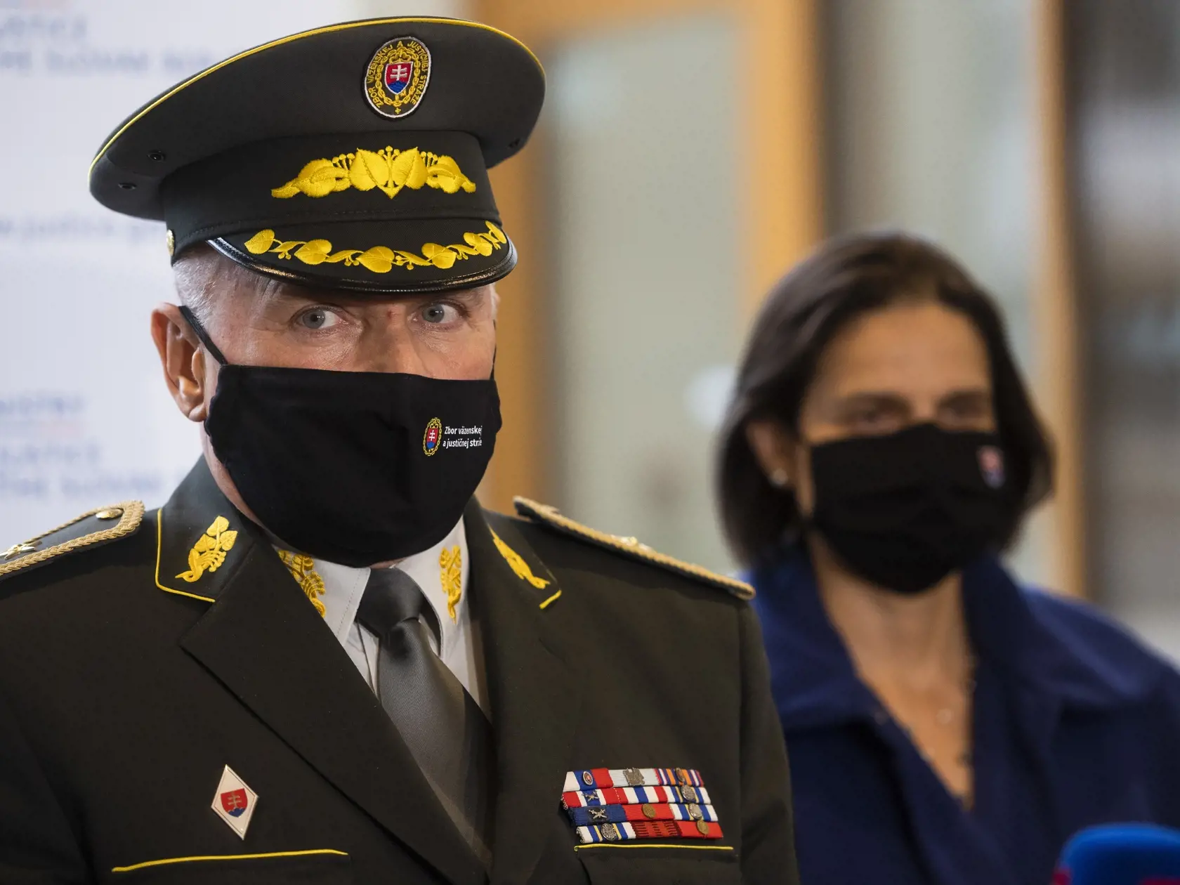 Na snímke zľava generálny riaditeľ Zboru väzenskej a justičnej stráže Milan Ivan a ministerka spravodlivosti SR Mária Kolíková počas tlačovej konferencie k pokusu o samovraždu väzobne stíhaného Milana L. v Bratislave 30. decembra 2020. FOTO TASR - Jaroslav Novák