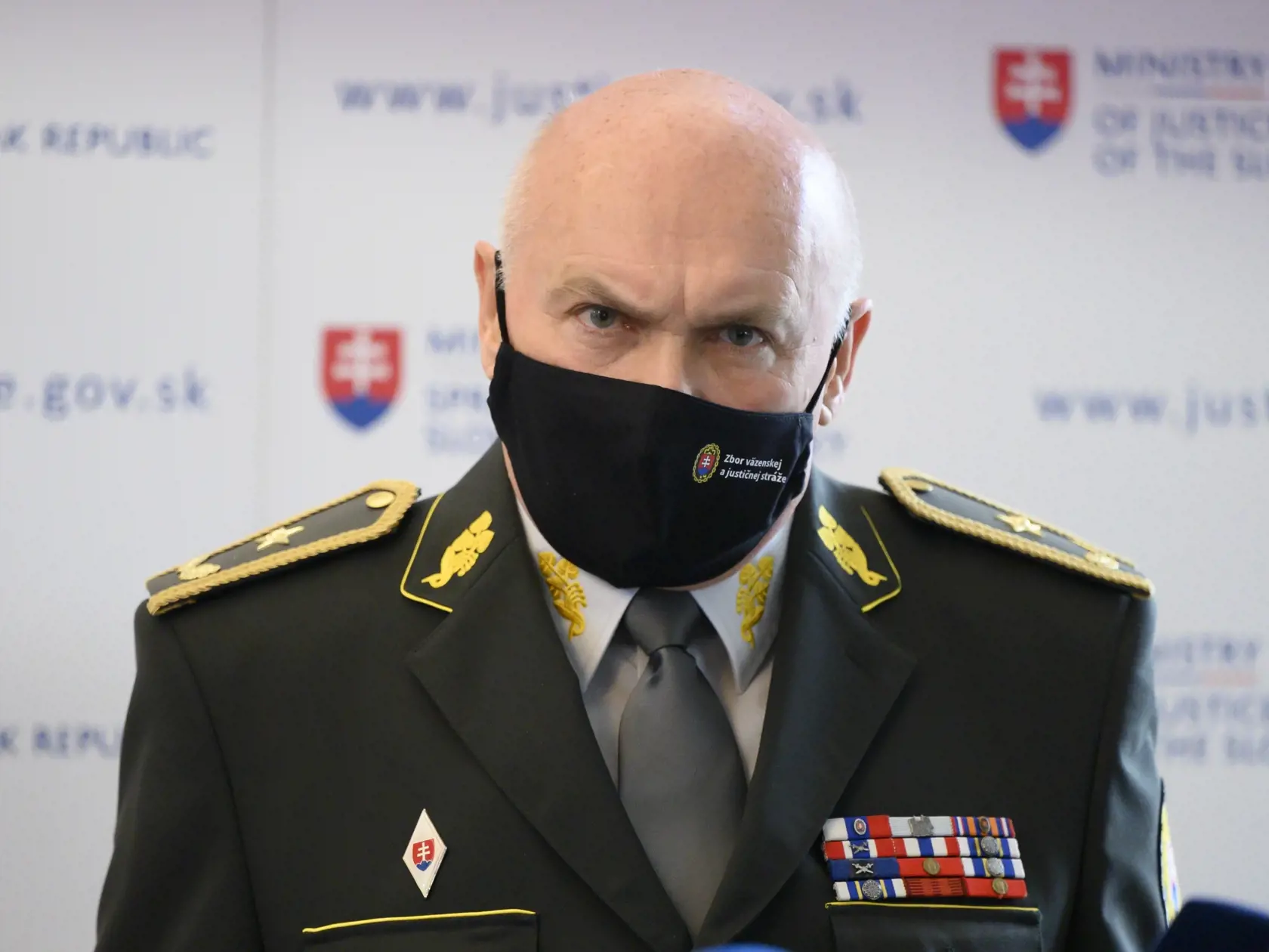 Na snímke generálny riaditeľ Zboru väzenskej a justičnej stráže Milan Ivana počas brífingu k šíriacim sa dezinformáciám o zranení bývalého policajného prezidenta Milana Lučanského v priestoroch Ministerstva spravodlivosti SR 13. decembra 2020 v Bratislave. FOTO TASR - Pavel Neubauer	



 

          
         