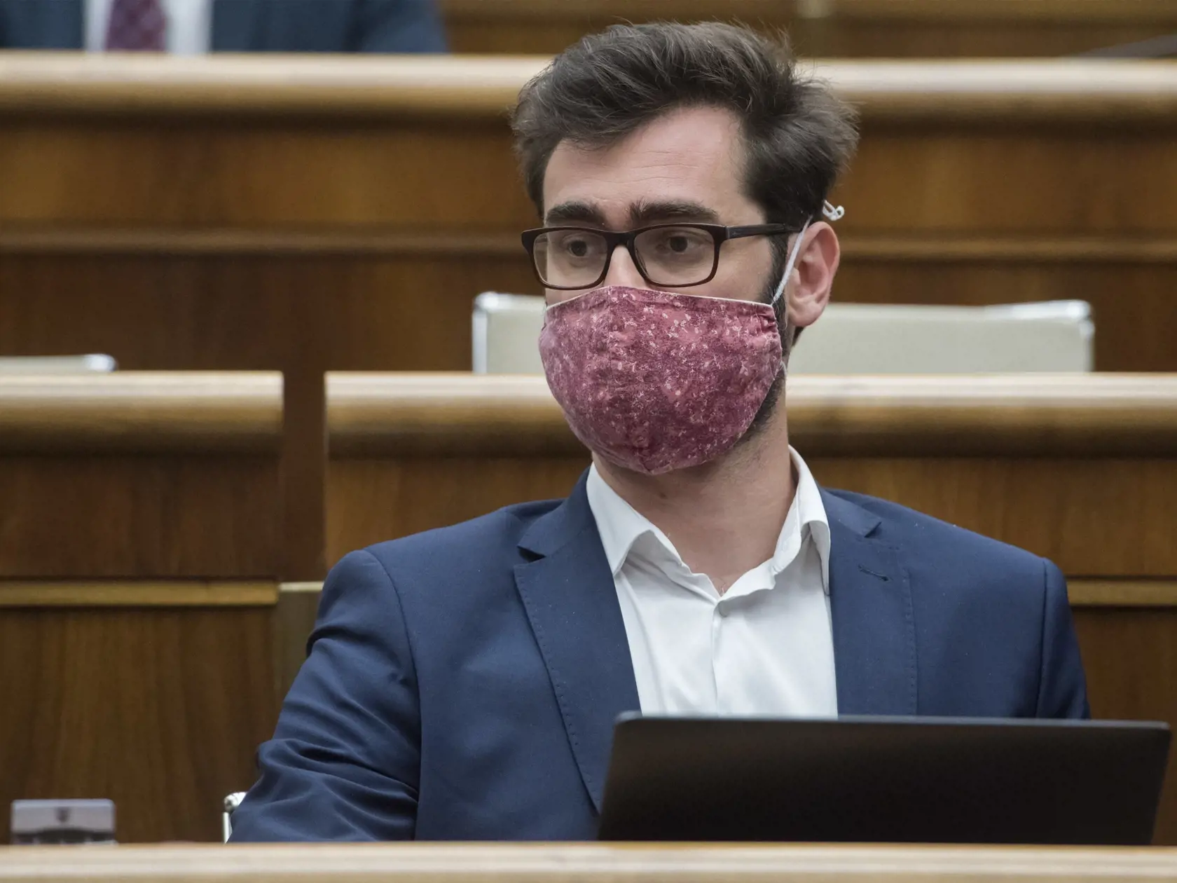 Na snímke poslanec Národnej rady (NR) SR Marek Hattas (Za ľudí) počas rokovania 9. schôdze parlamentu 8. júla 2020 v Bratislave. FOTO TASR - Martin Baumann