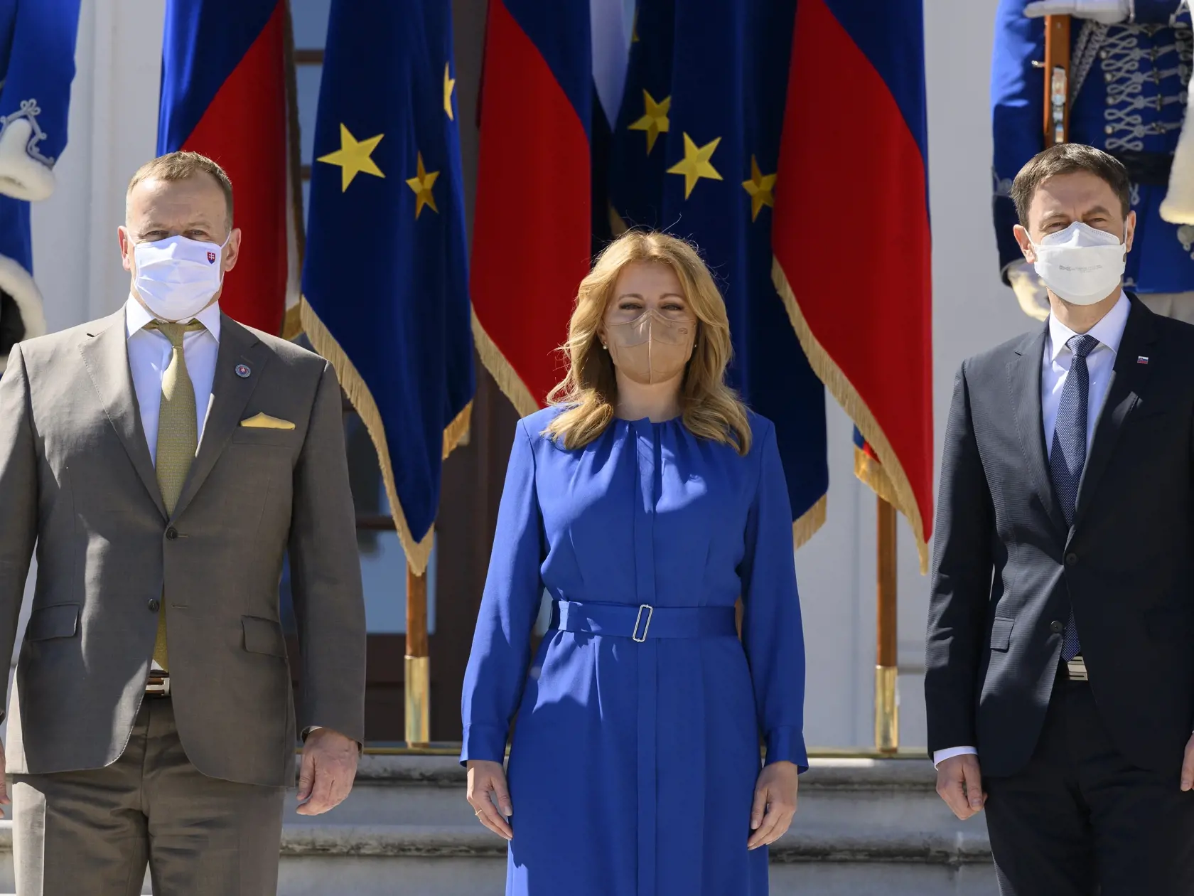 Na snímke uprostred prezidentka SR Zuzana Čaputová, vľavo predseda NR SR Boris Kollár (Sme rodina) a predseda vlády SR Eduard Heger (OĽaNO) počas tlačovej konferencia o budúcnosti Európy v Bratislave v nedeľu 9. mája 2021. FOTO TASR - Pavel Neubauer