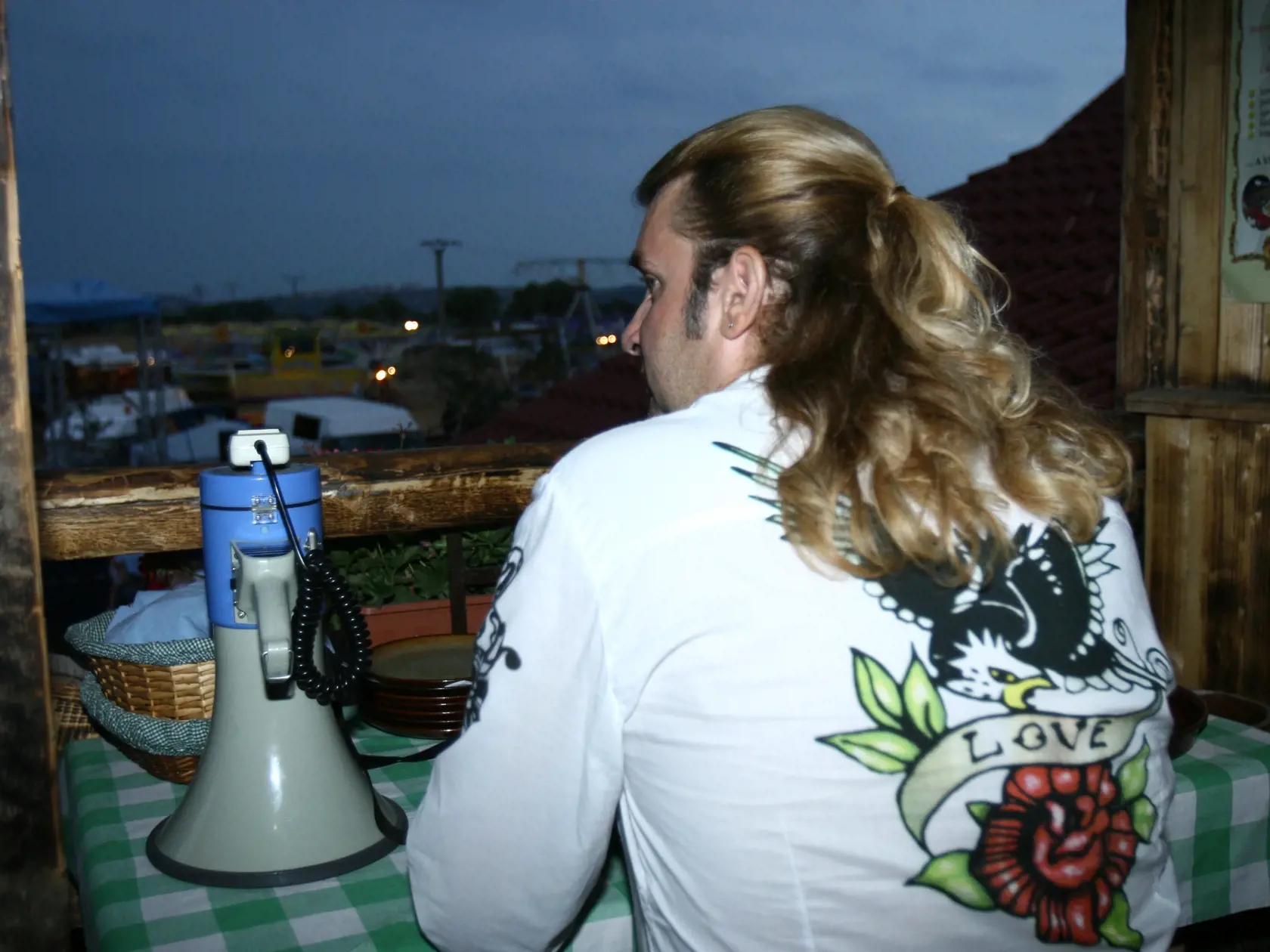 Spomienka na Mojsej fest 2006. Braňo má na zábere neobyčajný účes.
