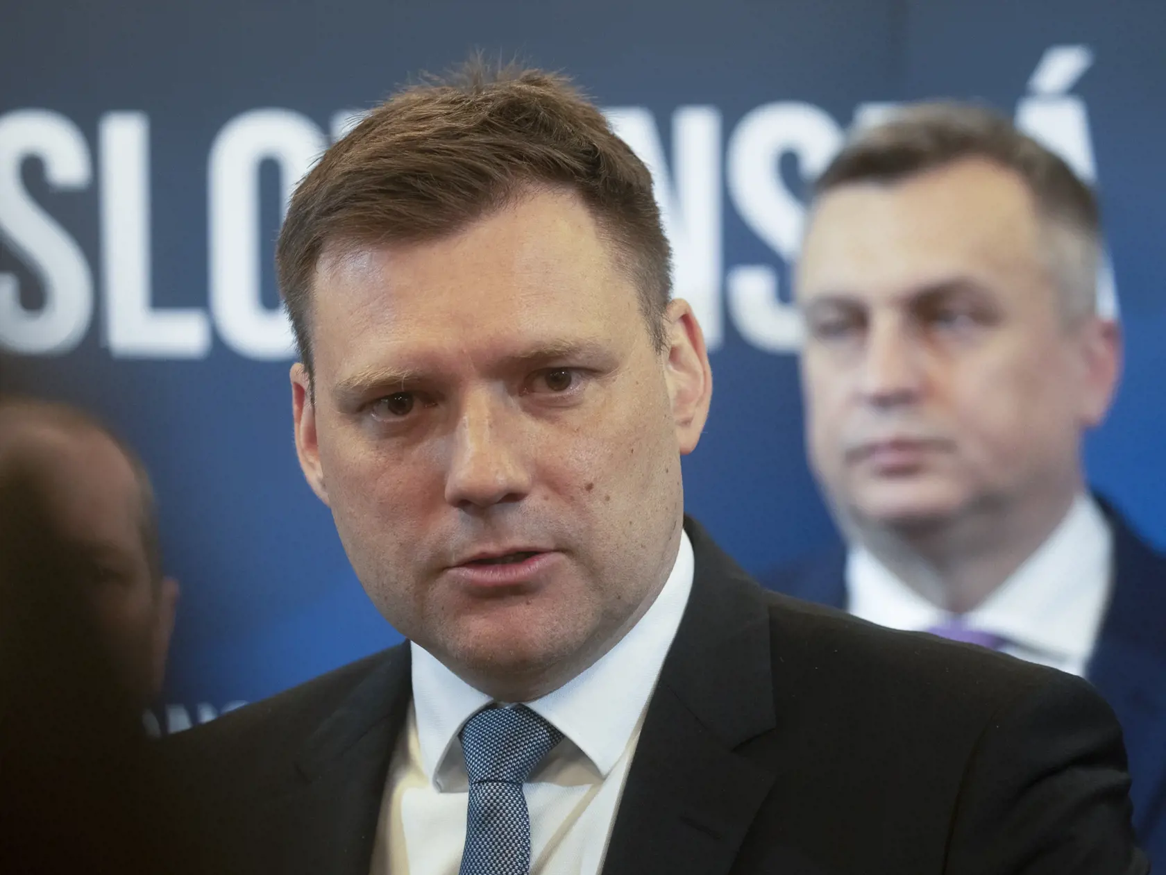 Na snímke v popredí predseda strany Život-NS Tomáš Taraba a vpravo predsedu strany SNS Andrej Danko počas tlačovej konferencie na tému: " Spojili sme sa za Slovensko" 12. apríla 2023 v Bratislave. FOTO TASR - Pavel Neubauer
                 
