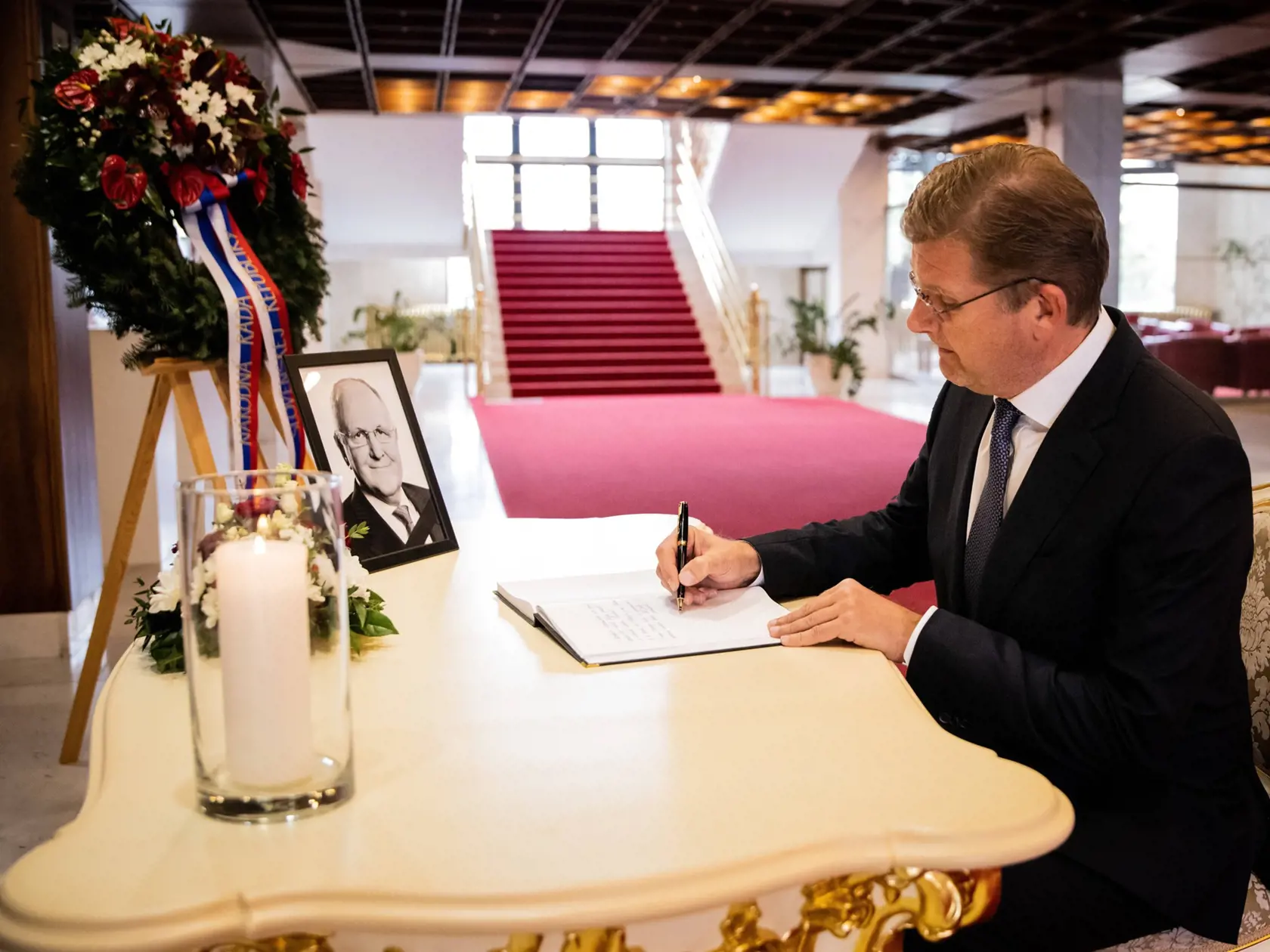 Podpredseda Národnej rady SR poverený výkonom právomocí predsedu Peter Žiga si pripomenul zosnulého bývalého poslanca NR SR Dušana Čaploviča.
