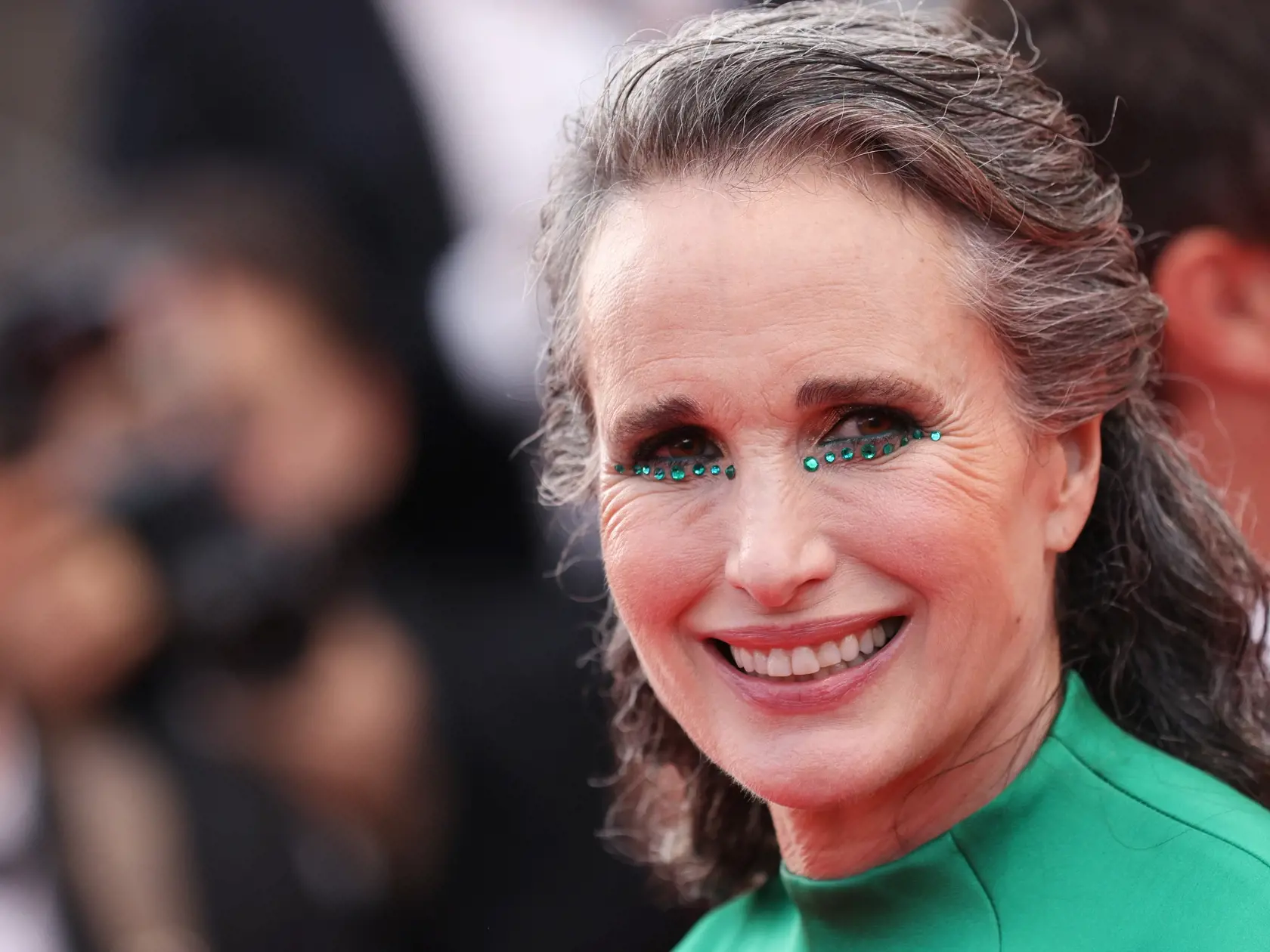 Andie MacDowell na tohtoročnom filmovom  festivale v Cannes stavila na odvážny mejkap.