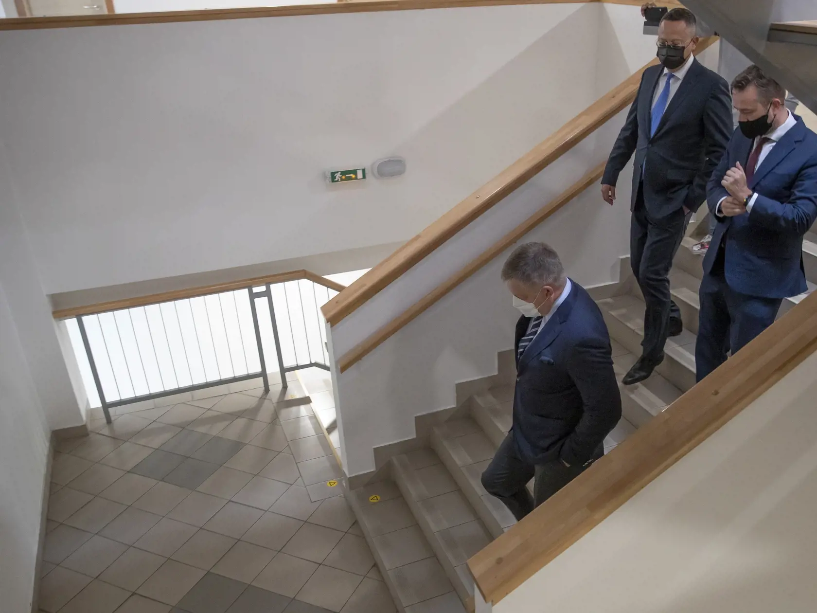 Súdne pojednávanie na Špecializovanom trestnom súde v Pezinku so špeciálnym prokurátorom Dušanom Kováčikom, obvinenom z korupcie. Na snímke je predseda politickej strany Smer - SD Robert Fico, ktorý sa prišiel pozrieť na pojednávanie v sprievode Ľuboša Blahu a Ladislava Kamenického.