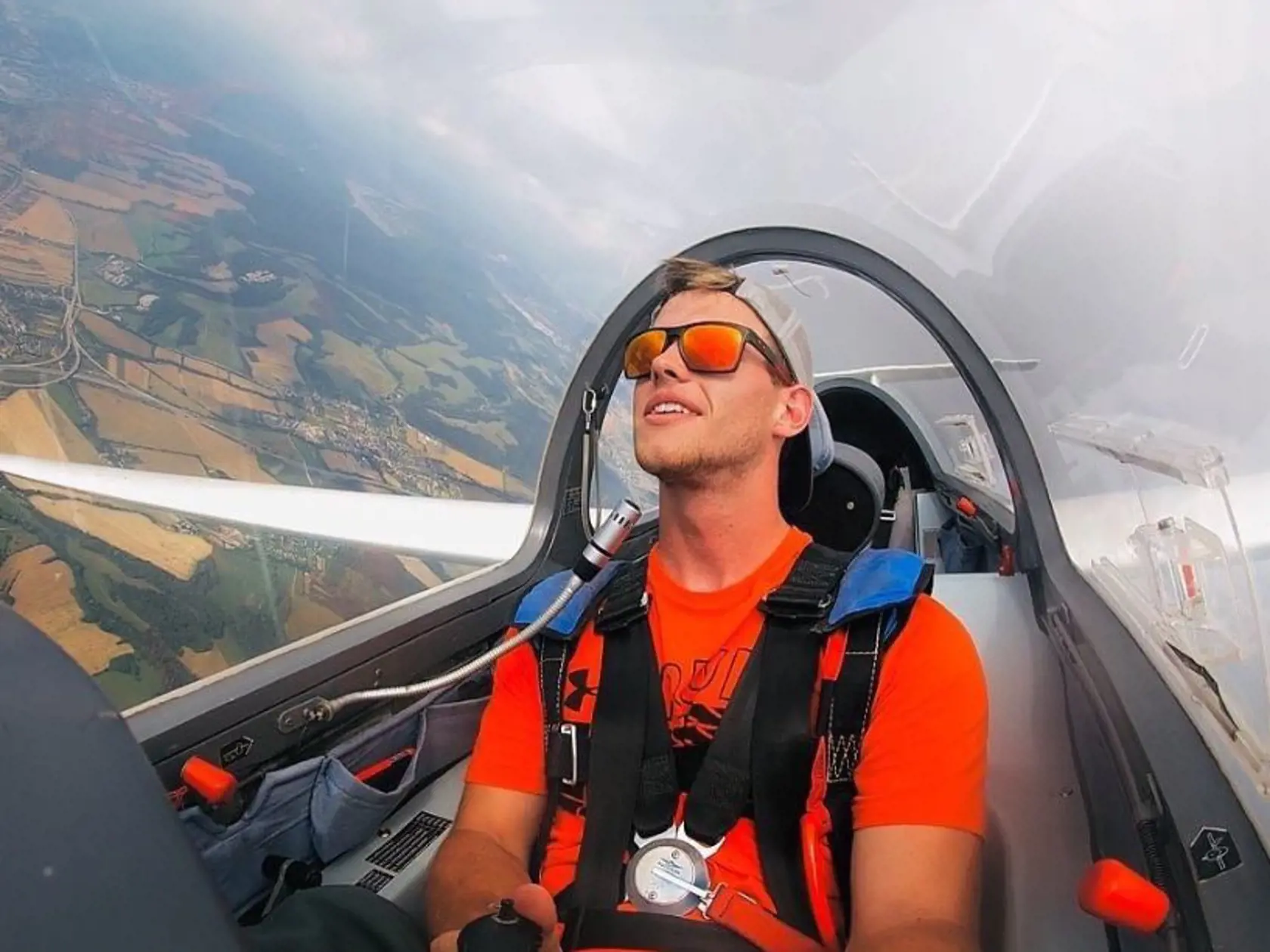 Voštinárov syn Martin, ktorý je licencovaný pilot dopravného lietadla.