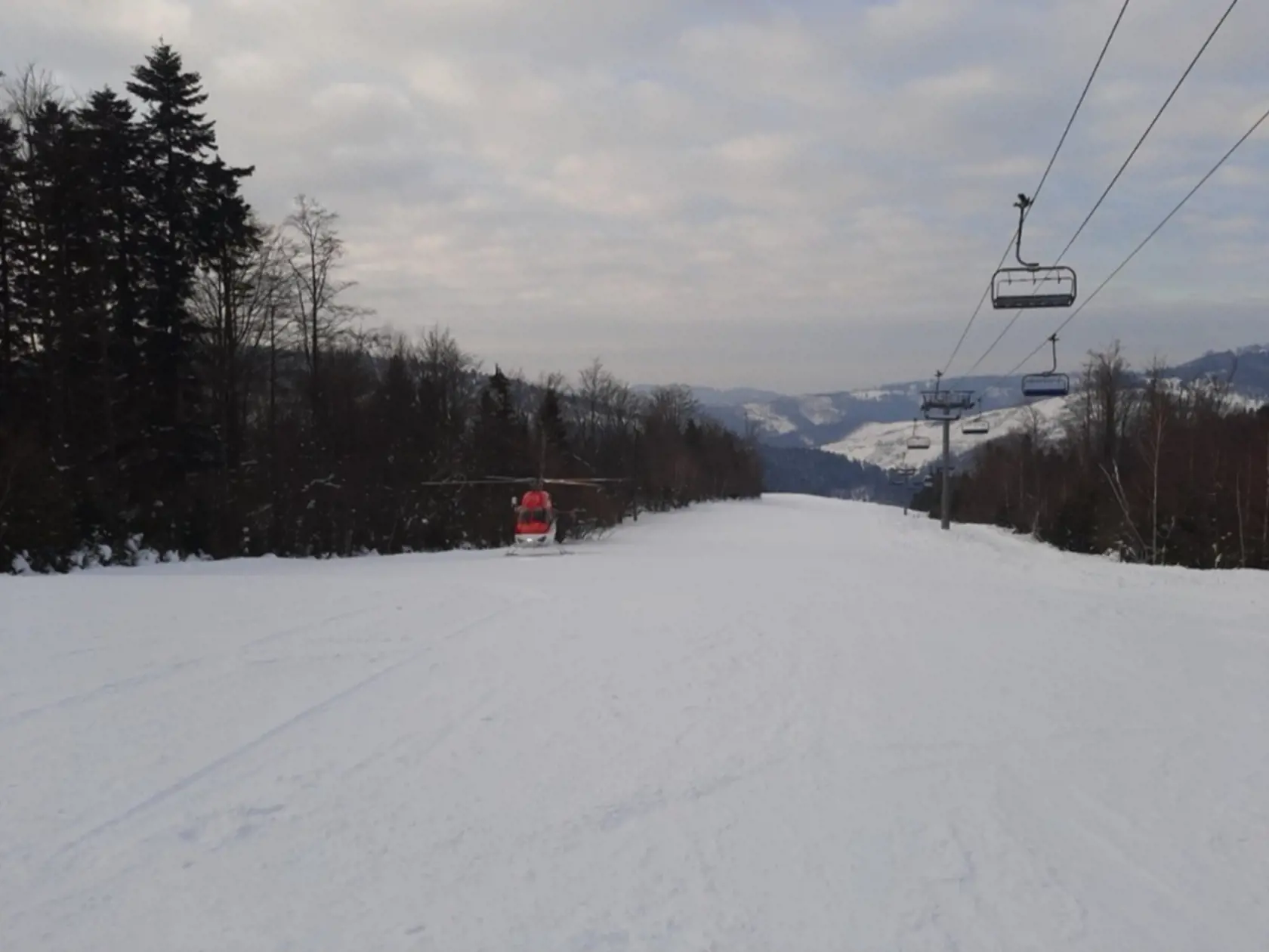 Tragédia sa odohrala v lyžiarskom stredisku Veľká Rača. Lyžiar vo veľkej rýchlosti narazil do osemročného Alexa, ktorého nedokázala ochrániť ani helma.