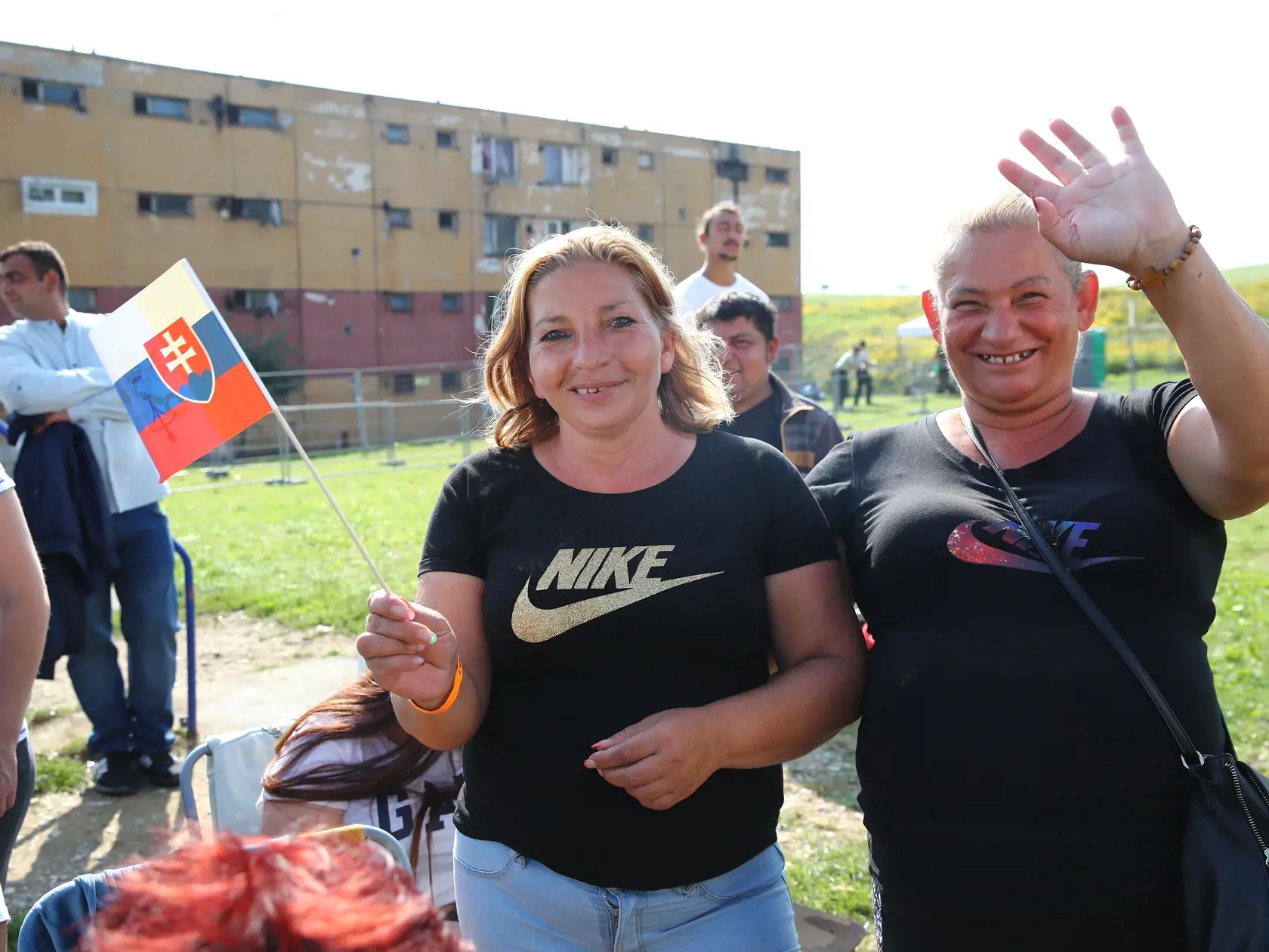 Upratovanie Luníka IX cudzími nie Rómami sa stretlo s nevôľou verejnosti.