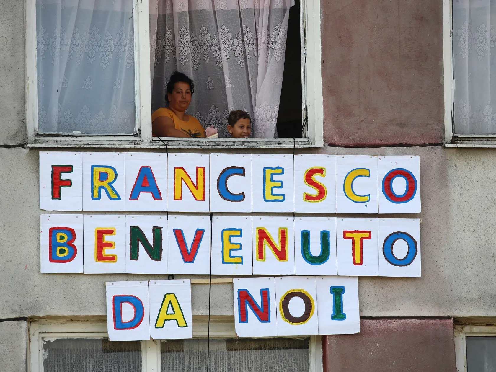 Rómovia si pripravili aj takéto transparenty.