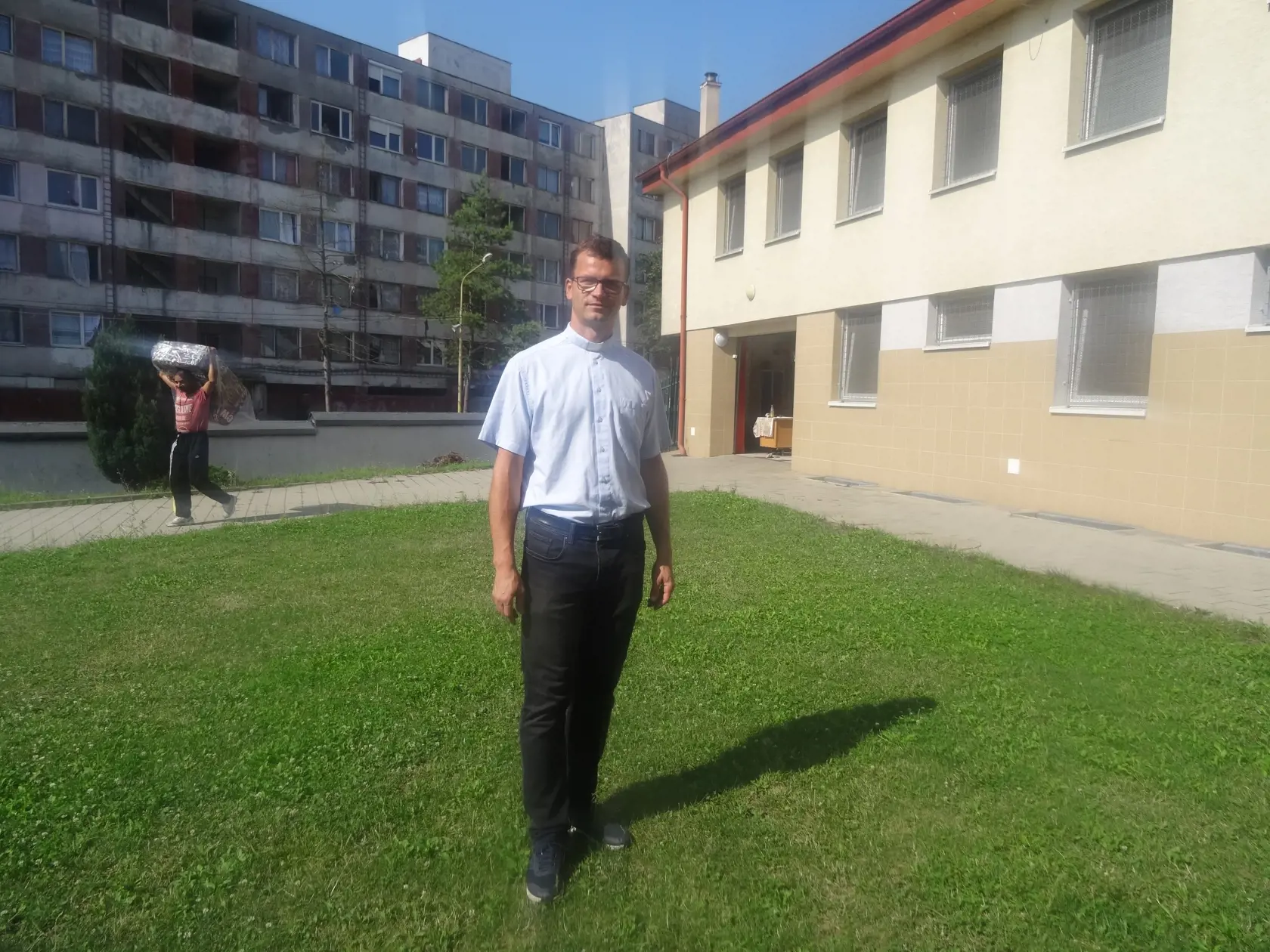 Kňaz Peter Žatkuľák (40).