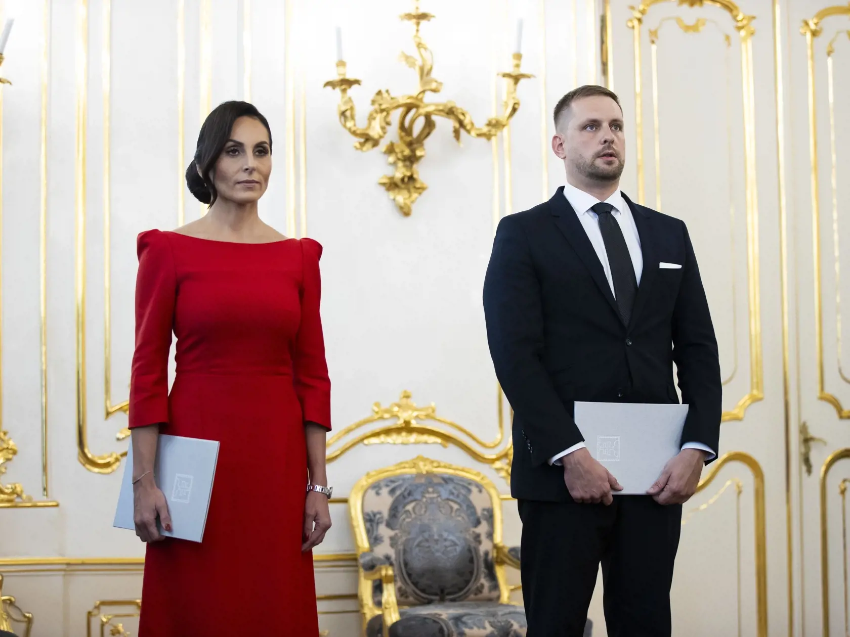 Podľa exkluzívnych informácií, ktoré sa podarilo získať denníku Plus JEDEN DEŇ, by sa Zuzana Dolinková mala už čoskoro stať novou poradkyňou Petra Pellegriniho priamo v Prezidentskom paláci. V súvislosti s touto informáciou sme kontaktovali samotnú exministerku, ako aj jej materskú stranu Hlas-SD, avšak bez akéhokoľvek ohlasu. Z Kancelárie prezidenta SR nám prišla len strohá, avšak veľavravná odpoveď: „Dlhodobo to vôbec nekomentujeme."