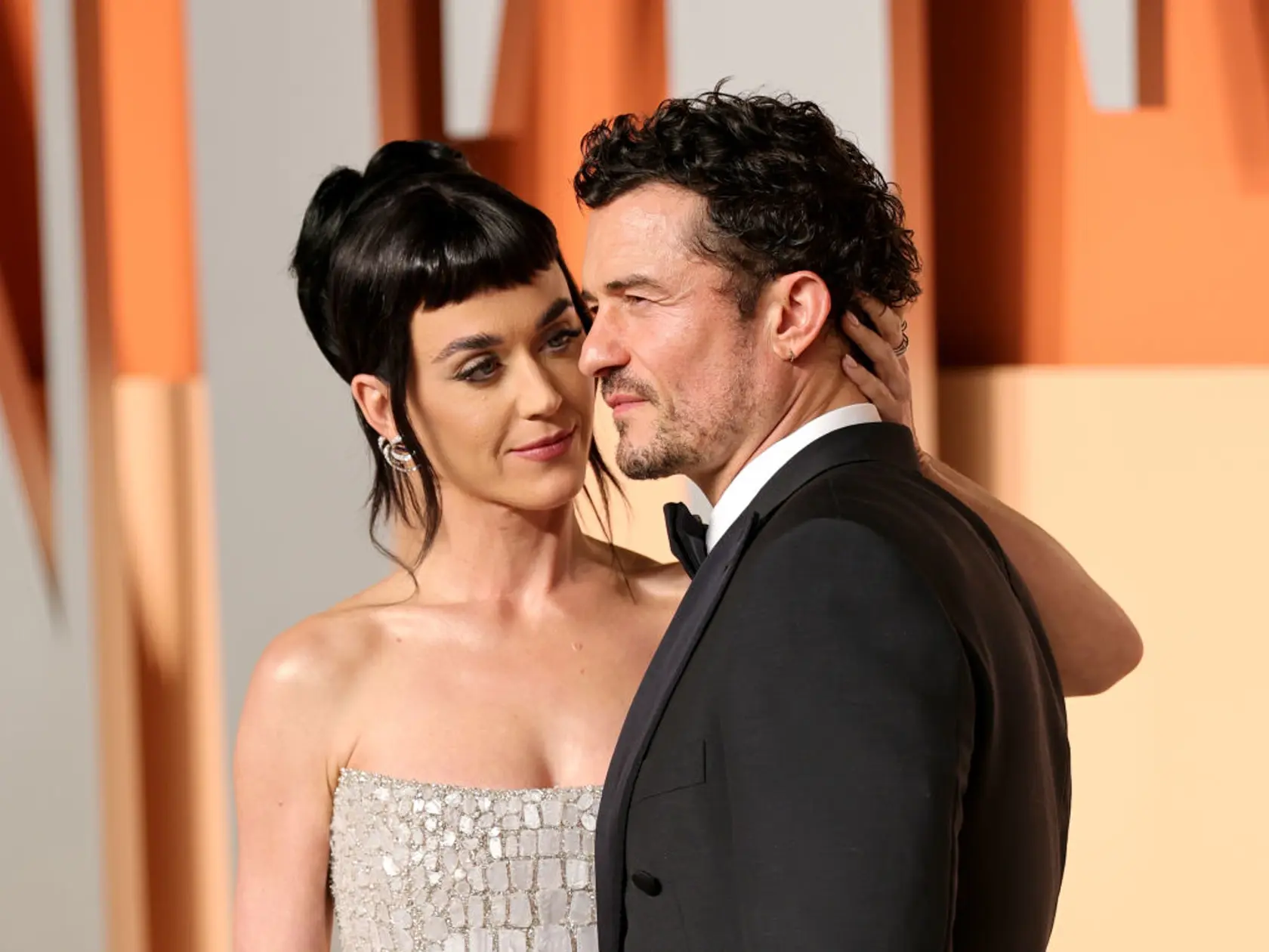 Katy Perry mala kedysi krivky, no poriadne schudla. Pomohol jej s tým Orlando Bloom, jedia a cvičia rovnako.