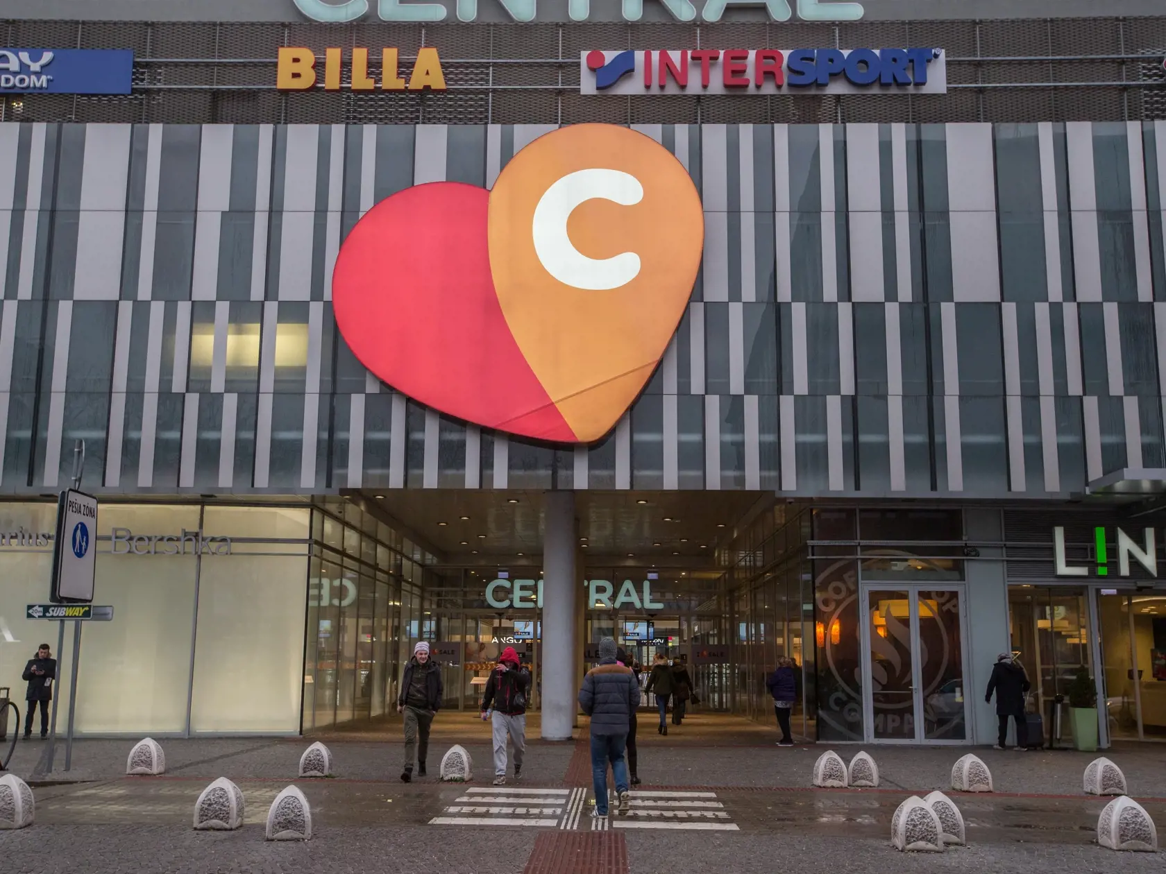 Obchodné centrum Central v Bratislave.