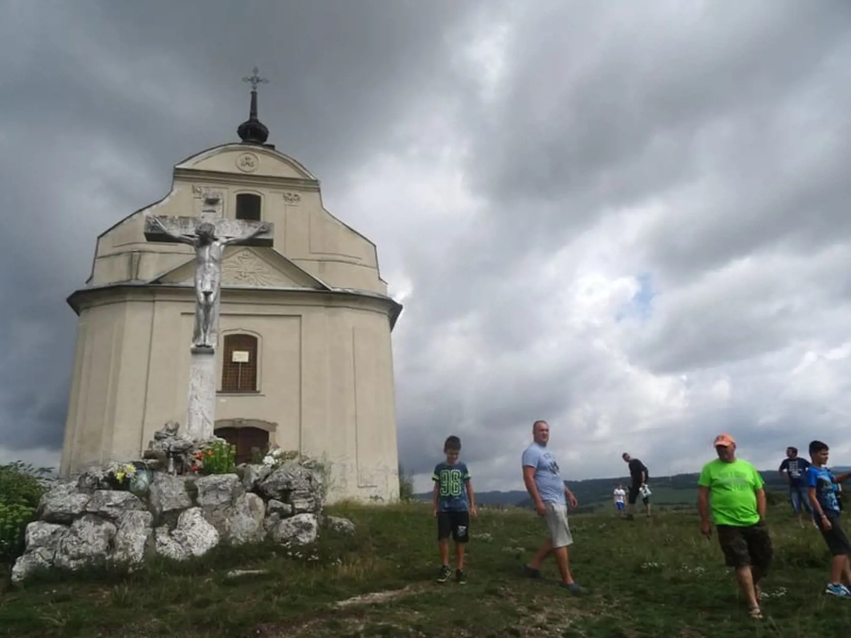 Baroková kaplnka Svätého kríža z roku 1675.
