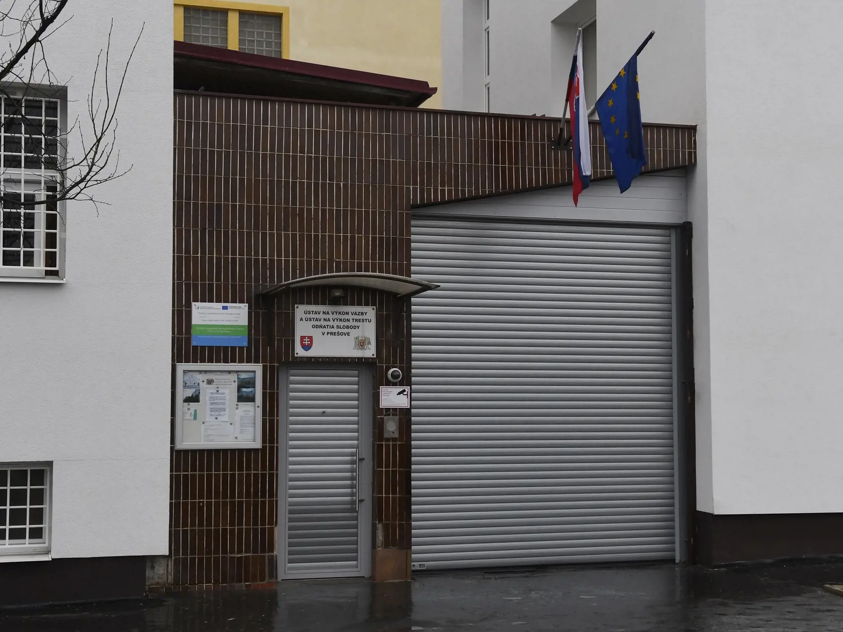 Na snímke Ústav na výkon väzby a ústav na výkon trestu odňatia slobody v Prešove dňa 30. decembra 2020, kde došlo k mimoriadnej udalosti.
FOTO TASR – Milan Kapusta  

