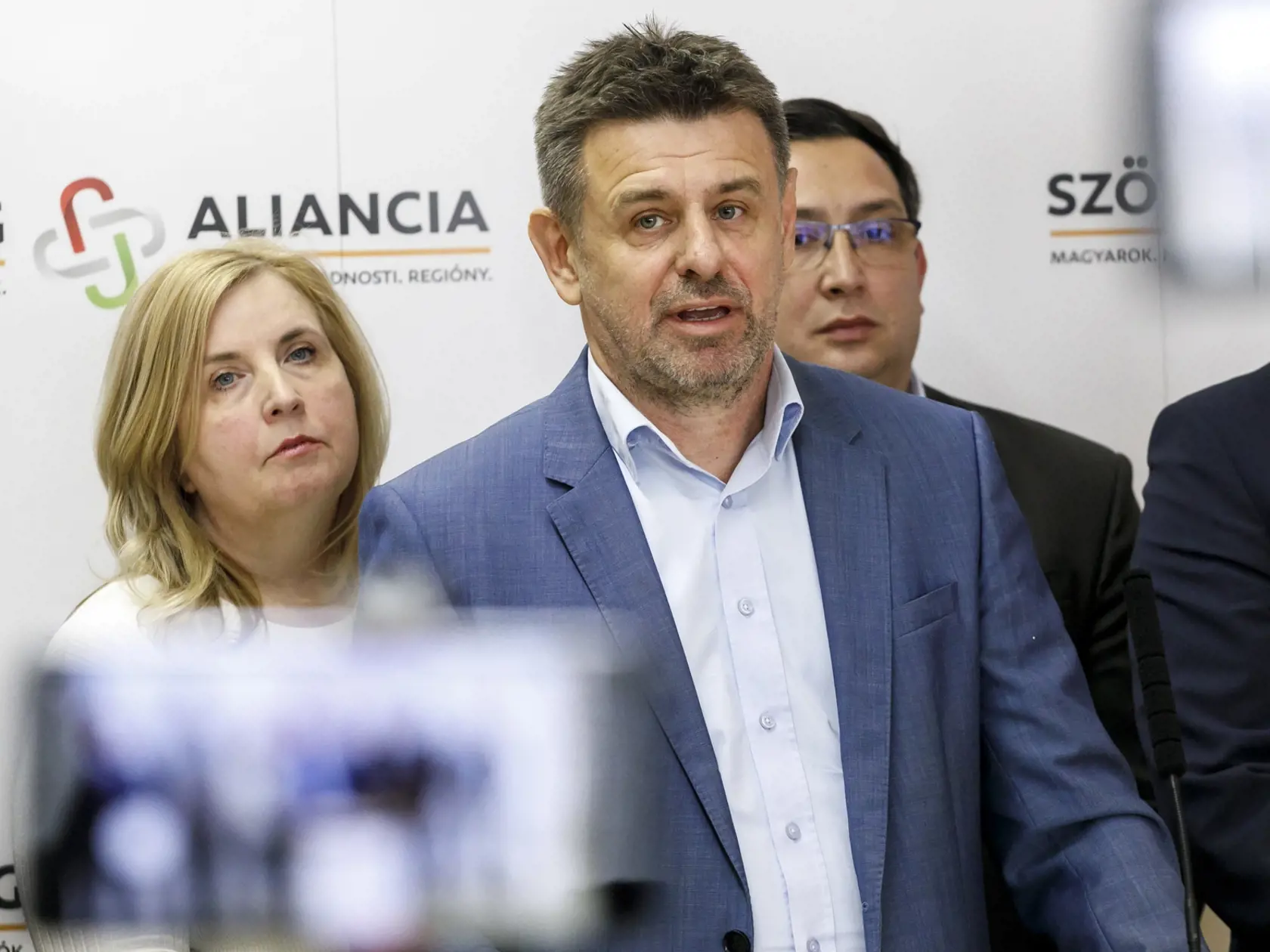 Na snímke zľava predstavitelia platformy Most-Híd strany Aliancia Peter Krajňák, Irén Sárközy, László Sólymos a Štefan Vavrek počas tlačovej konferencie po zasadnutí predstaviteľov platformy Most-Híd strany Aliancia v Bratislave 25. marca 2023. FOTO TASR - Dano Veselský