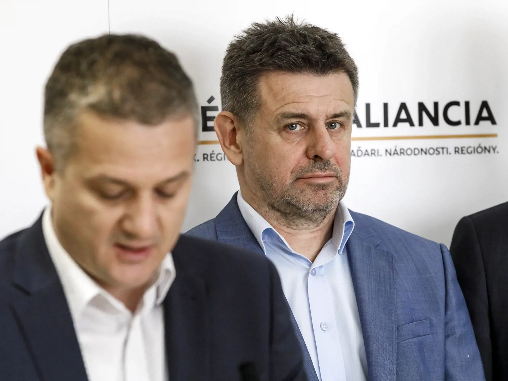 Na snímke zľava predstavitelia platformy Most-Híd strany Aliancia Konrád Rigó a László Sólymos počas tlačovej konferencie po zasadnutí predstaviteľov platformy Most-Híd strany Aliancia v Bratislave 25. marca 2023. FOTO TASR - Dano Veselský