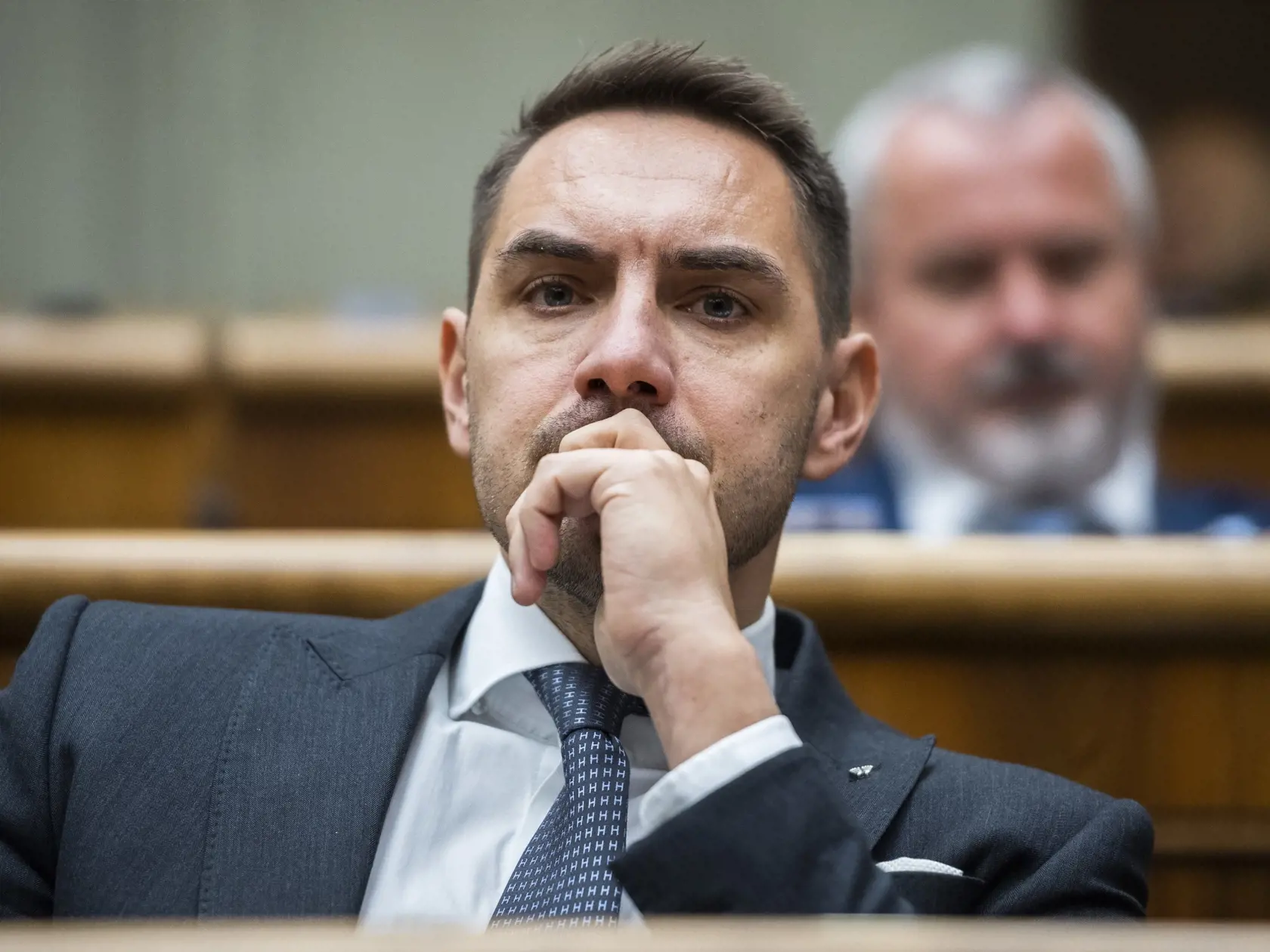 Na snímke koaličný poslanec parlamentu György Gyimesi (OĽANO) počúva prezidentku SR Zuzanu Čaputovú, ktorá vystúpila so správou o stave Slovenskej republiky pred poslancami Národnej rady (NR) SR v Bratislave v utorok 29. novembra 2022. FOTO TASR - Jaroslav Novák

Prezidentka SR Zuzana Čaputová (vpravo) kráča k rečníckemu pultu, aby vystúpila so správou o stave Slovenskej republiky pred poslancami Národnej rady (NR) SR v Bratislave v utorok 29. novembra 2022. FOTO TASR - Jaroslav Novák 