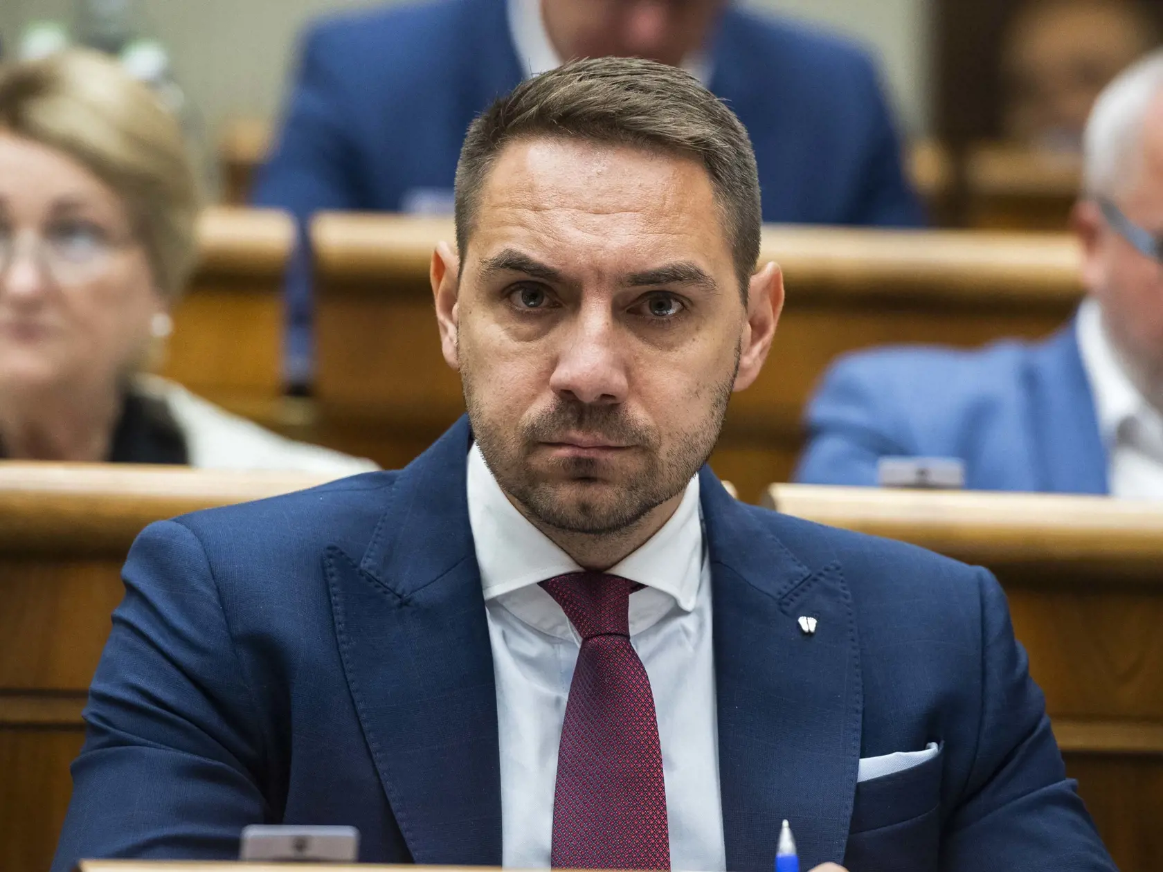 Na snímke poslanec NRSR György Gyimesi (OĽaNO) počas hlasovania na 75. schôdzi Národnej rady SR v Bratislave 8. novembra 2022. FOTO TASR - Jaroslav Novák