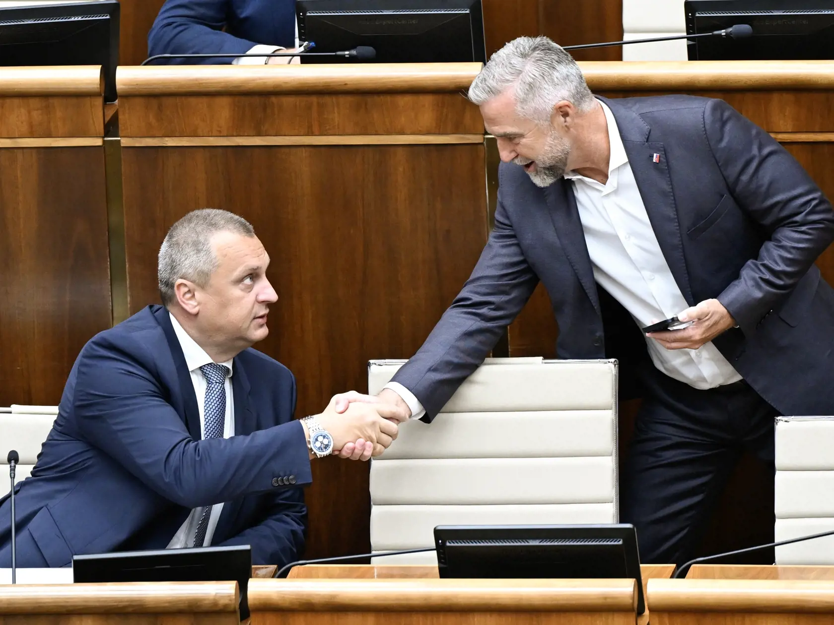 Na snímke vľavo podpredseda NR SR Andrej Danko (SNS) a vpravo podpredseda NR SR Tibor Gašpar (Smer-SD) počas rokovania mimoriadnej 16. schôdze Národnej rady (NR) Slovenskej republiky 16. júla 2024 v Bratislave.
