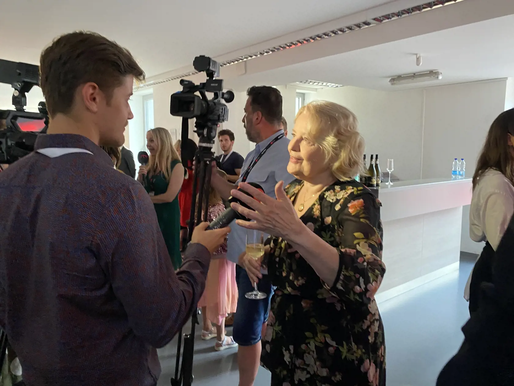 Na otvorenie Medzinárodného filmového festivalu Art Film v Košiciach prišla ja herečka Magda Vášáryová.