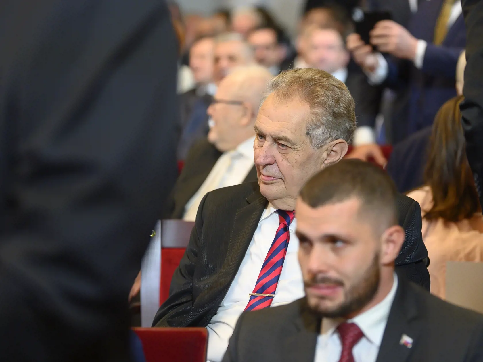 Na snímke bývalý český prezident Miloš Zeman na slávnostnej schôdzi Národnej rady SR pri príležitosti zloženia sľubu zvoleného prezidenta SR Petra Pellegriniho v priestoroch budovy Slovenskej filharmónie 15. júna 2024 v Bratislave. FOTO TASR - Michal Svítok 